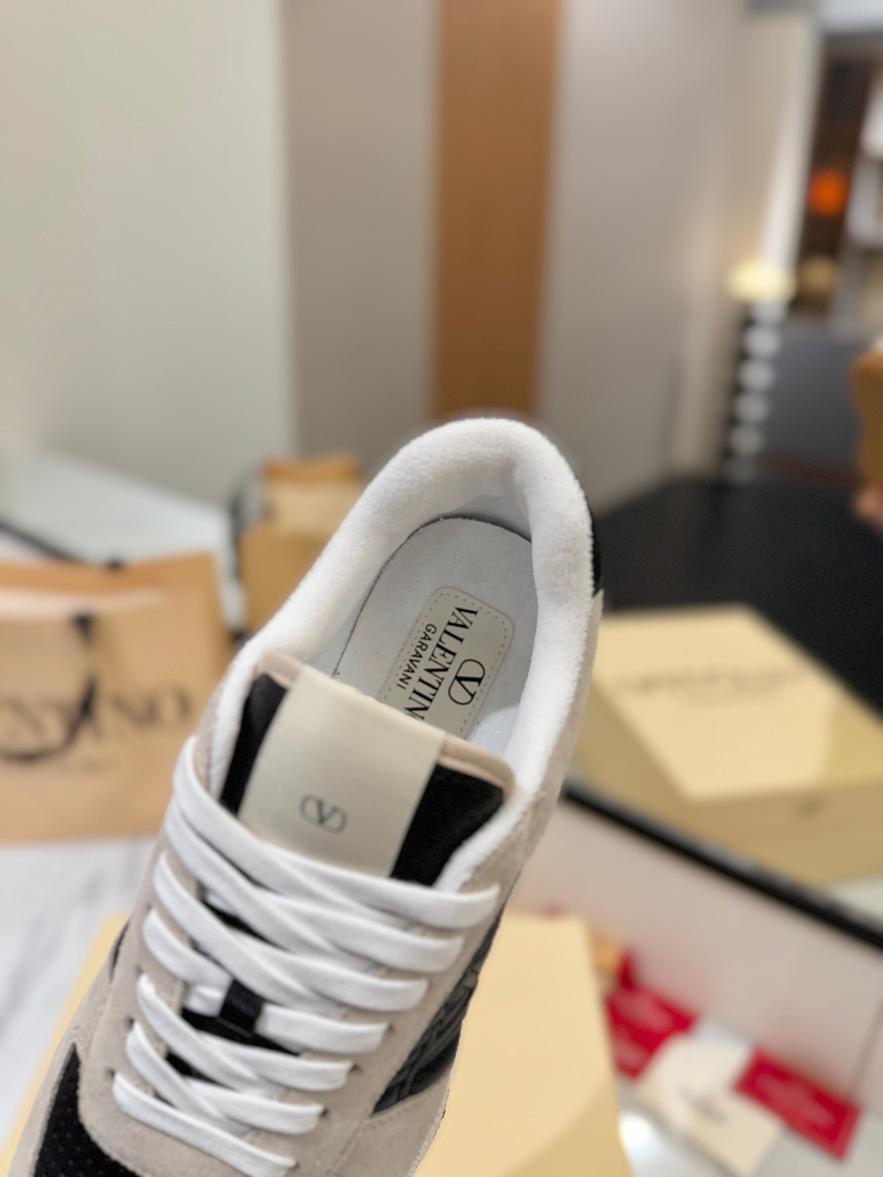 VT 25S  Casual Sneakers Light Gray Black Suede Cowhide  560751