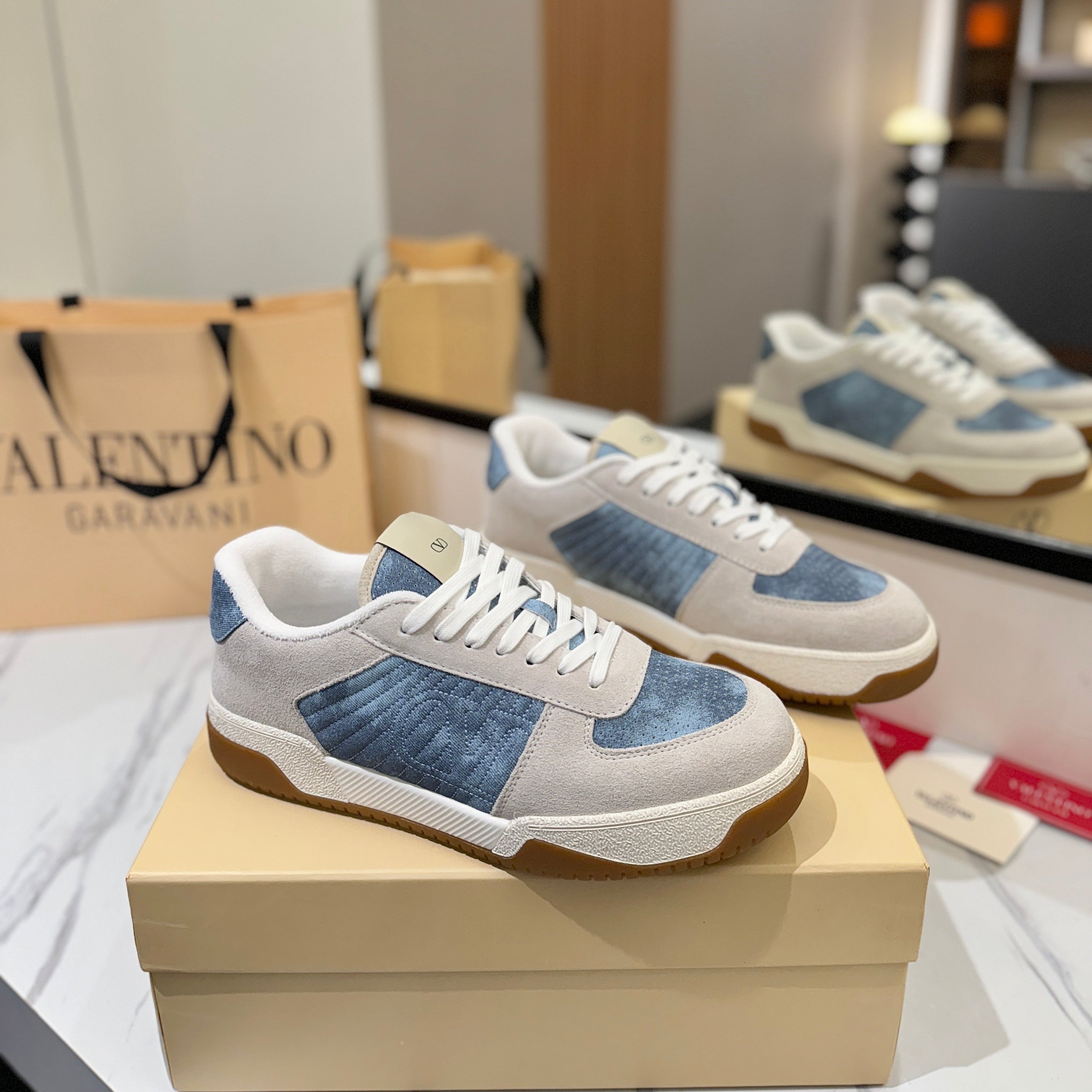 VT 25S  Casual Sneakers Light Gray Blue Suede Cowhide  560752