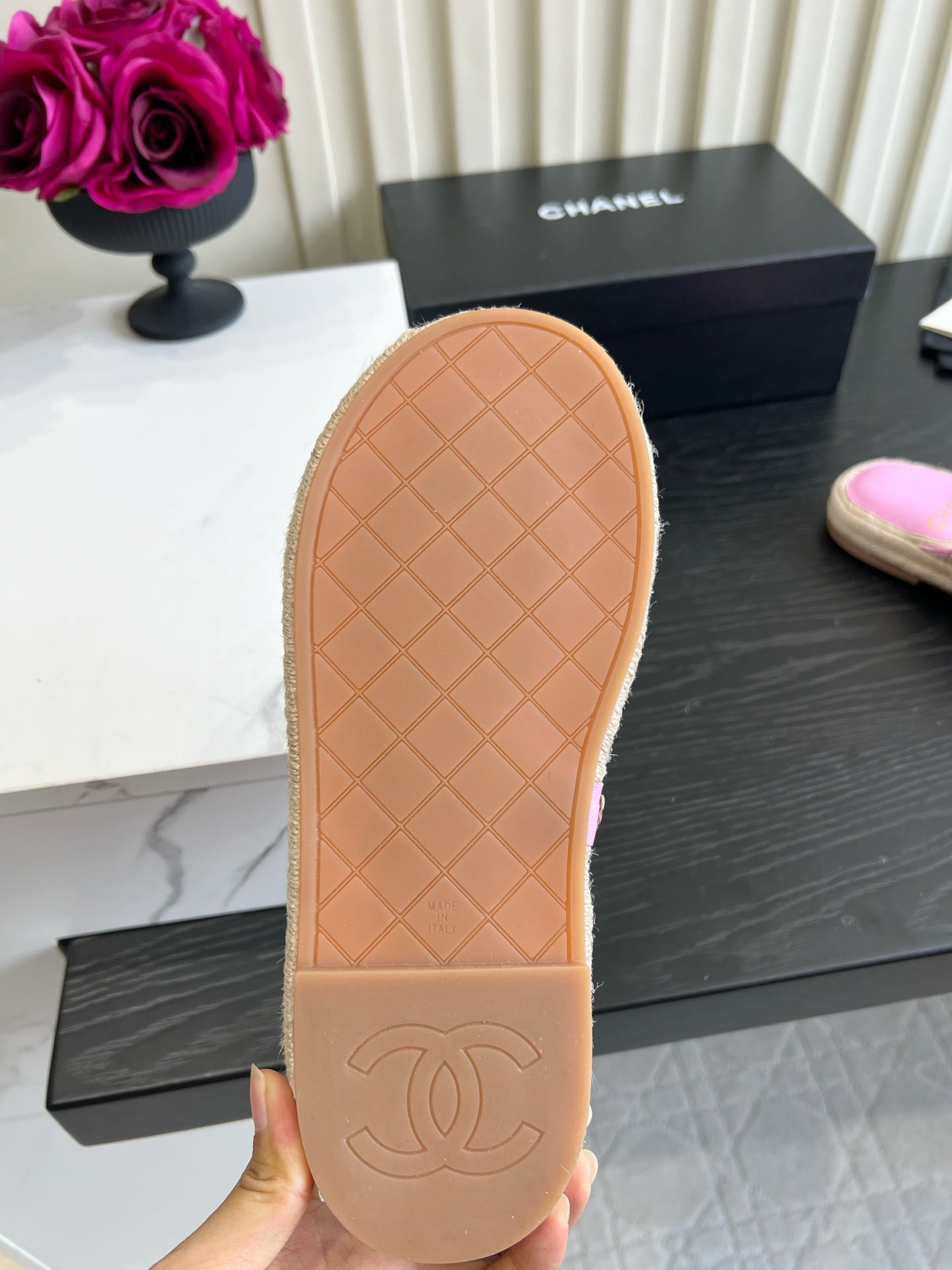 Chanel 2026 Flip-Flops Sandals Straw Leather 977297