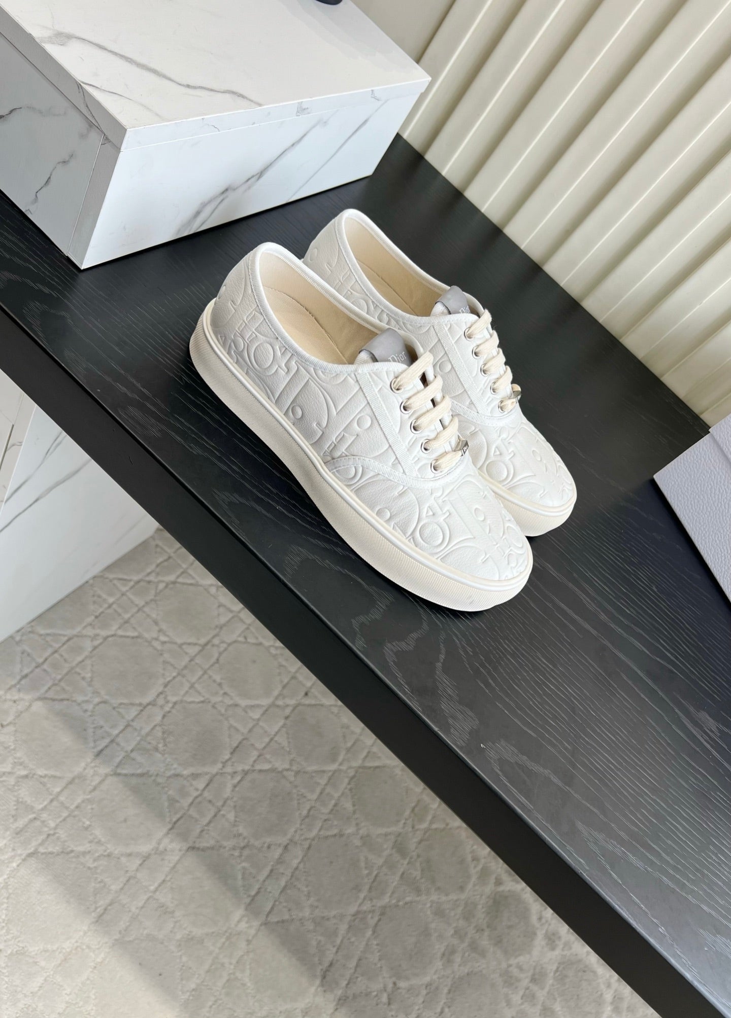 Dior 2026 Saltwind Sneakers Cowhide 977538
