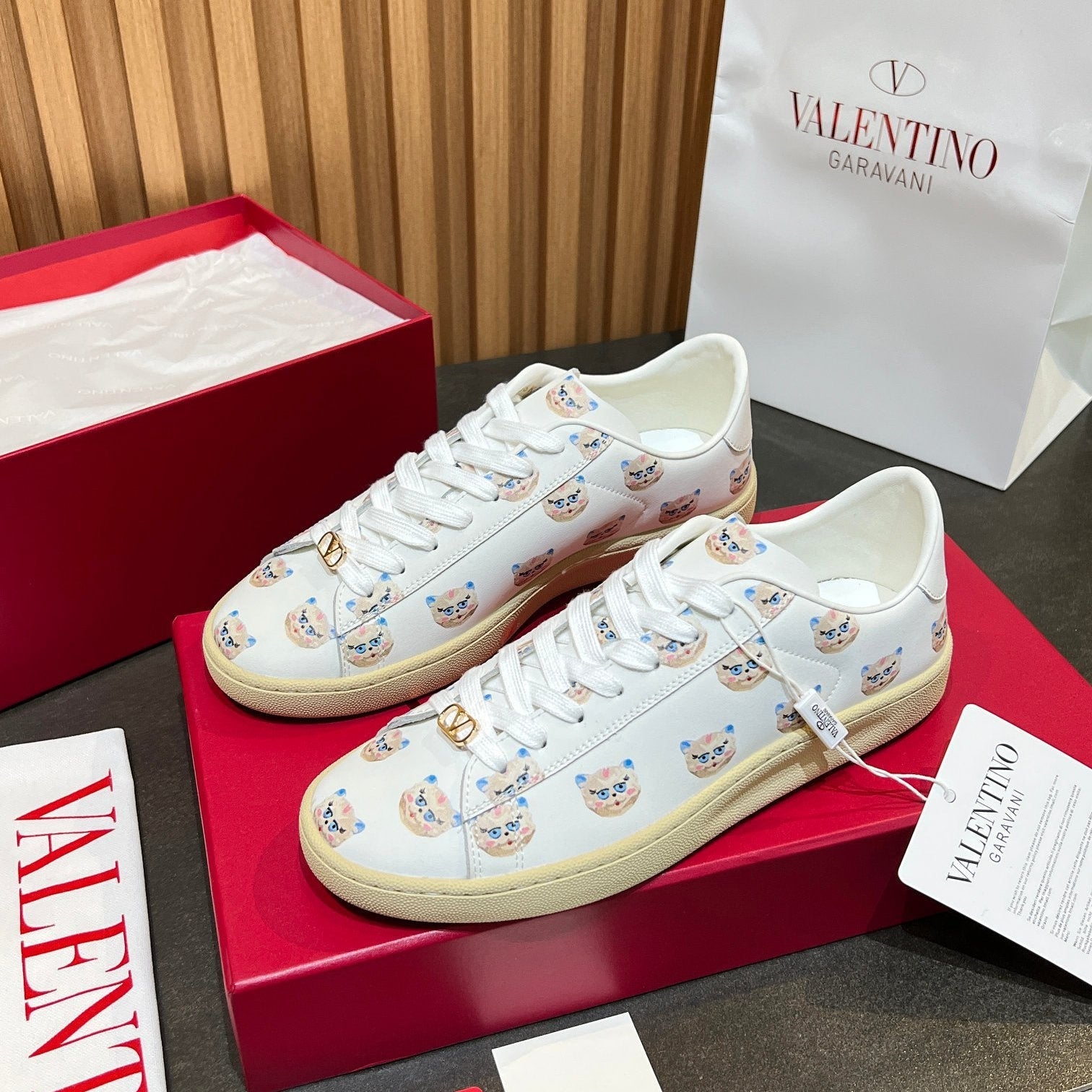 VT 25S  Casual Sneakers  White Beige Cowhide 563090