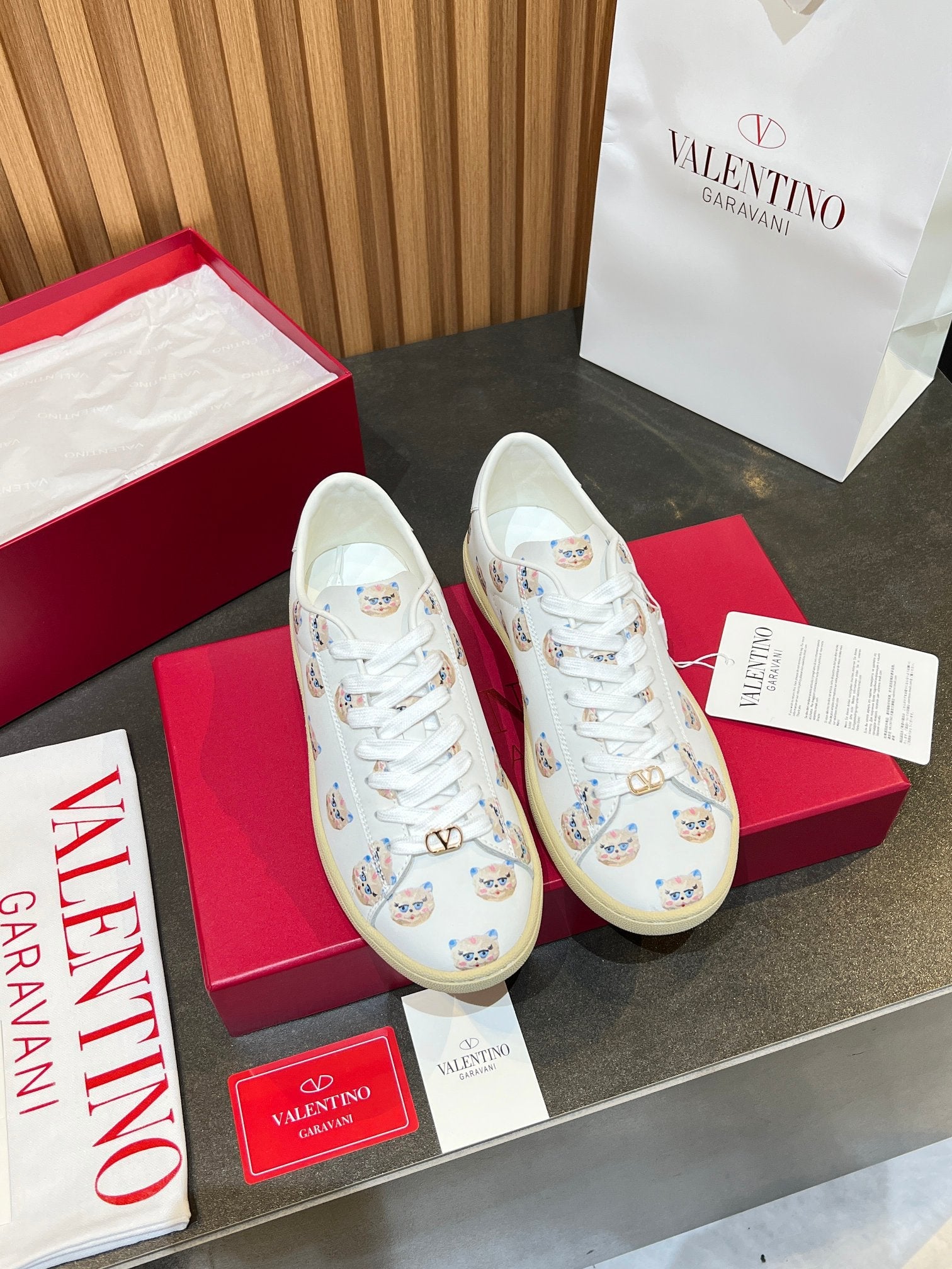 VT 25S  Casual Sneakers  White Beige Cowhide 563090