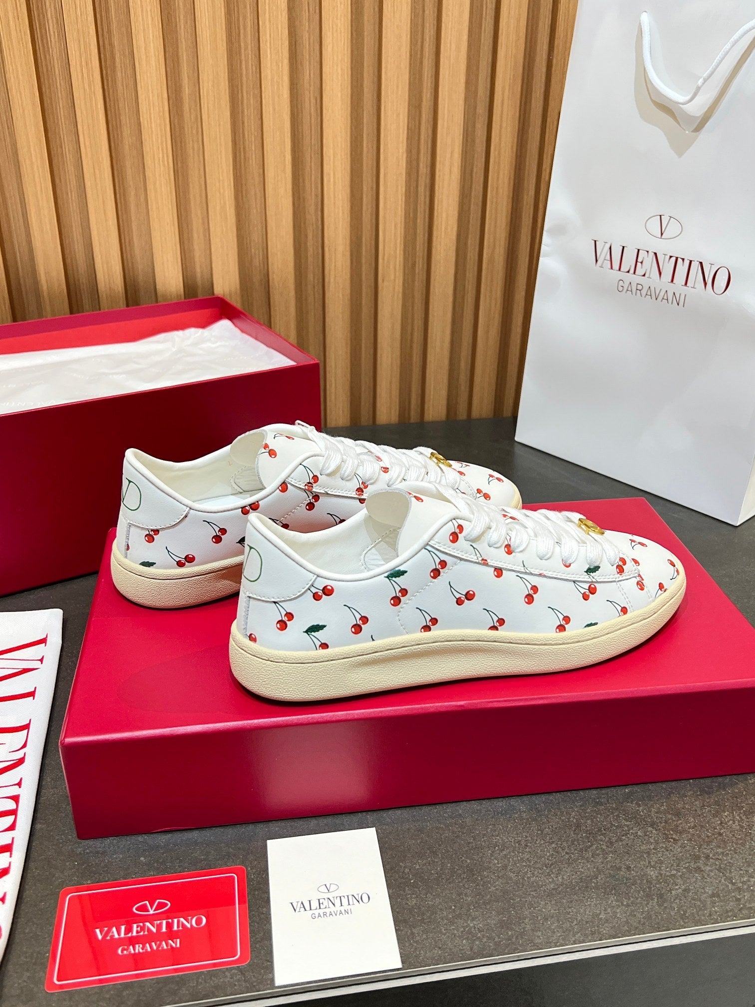 VT 25S  Casual Sneakers White Red Cowhide 563091