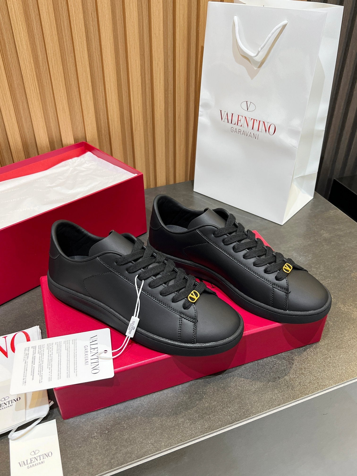 VT 25S  Casual Sneakers Black Cowhide 563092