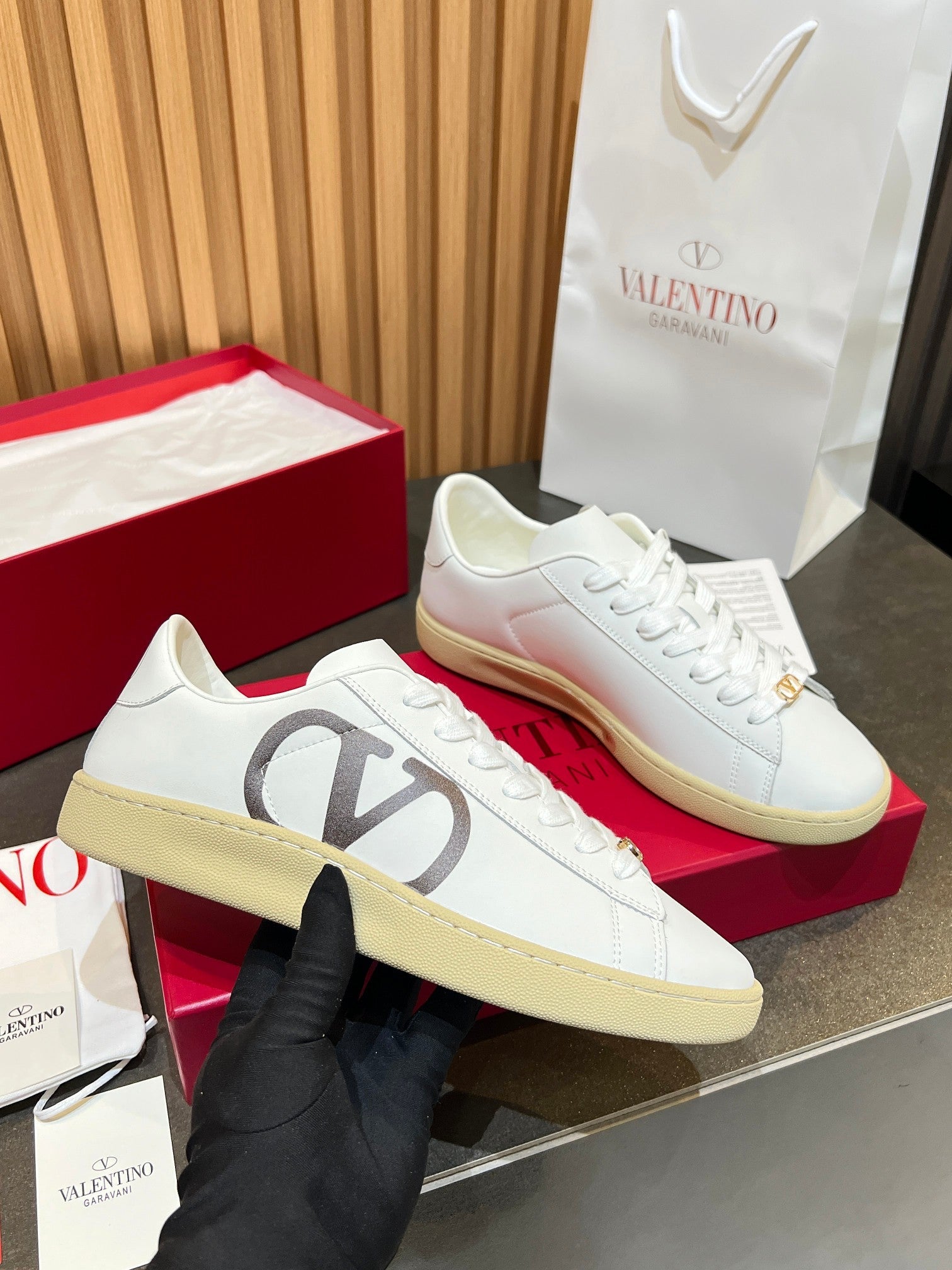 VT 25S  Casual Sneakers White Black Cowhide 563094