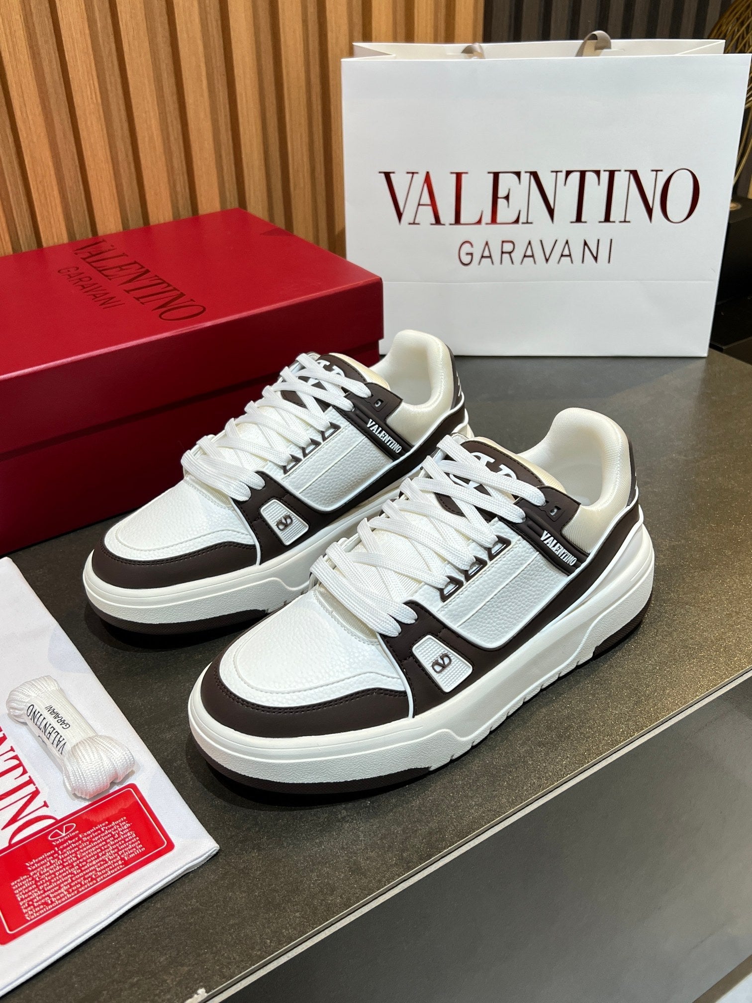 VT 25S Couple Sneakers White Chocolate Calfskin 563115