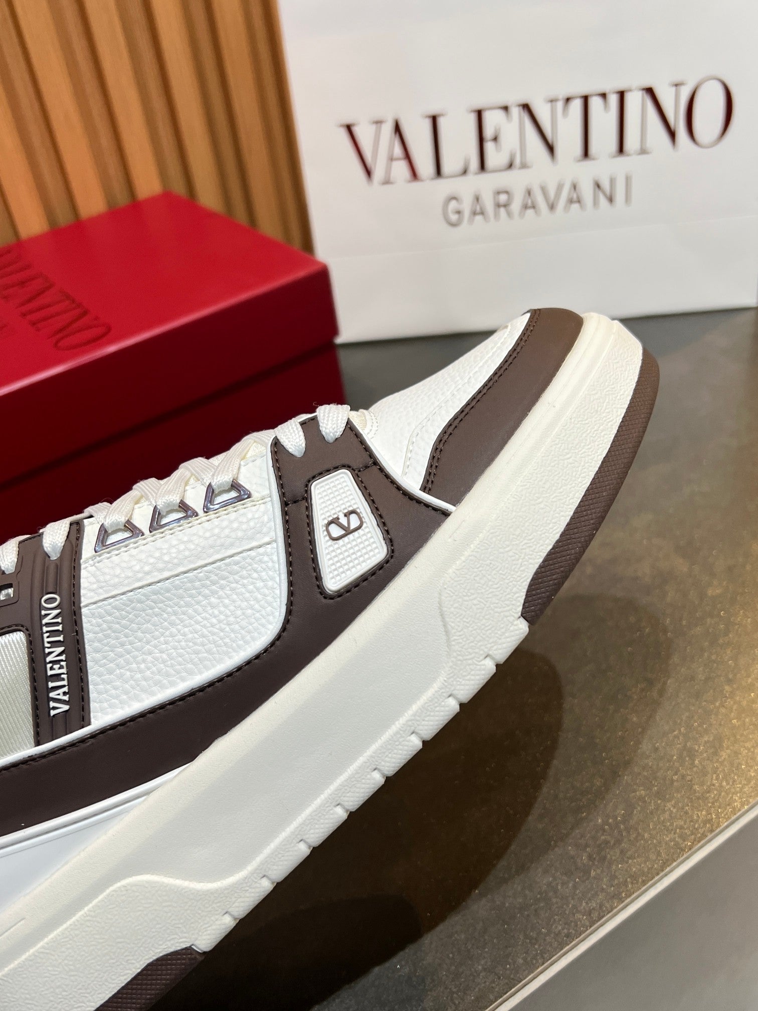 VT 25S Couple Sneakers White Chocolate Calfskin 563115