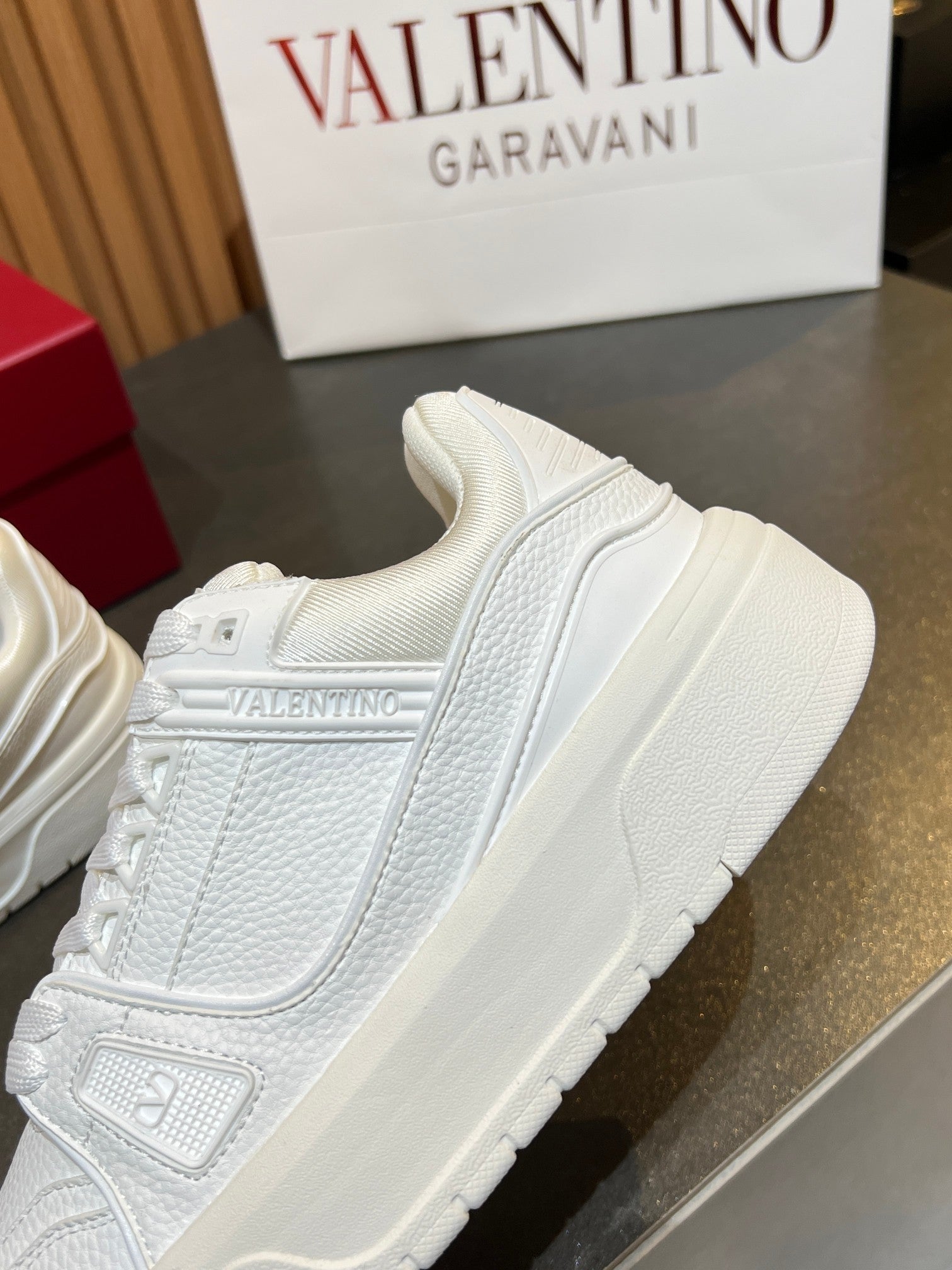 VT 25S Couple Sneakers White Calfskin 563117