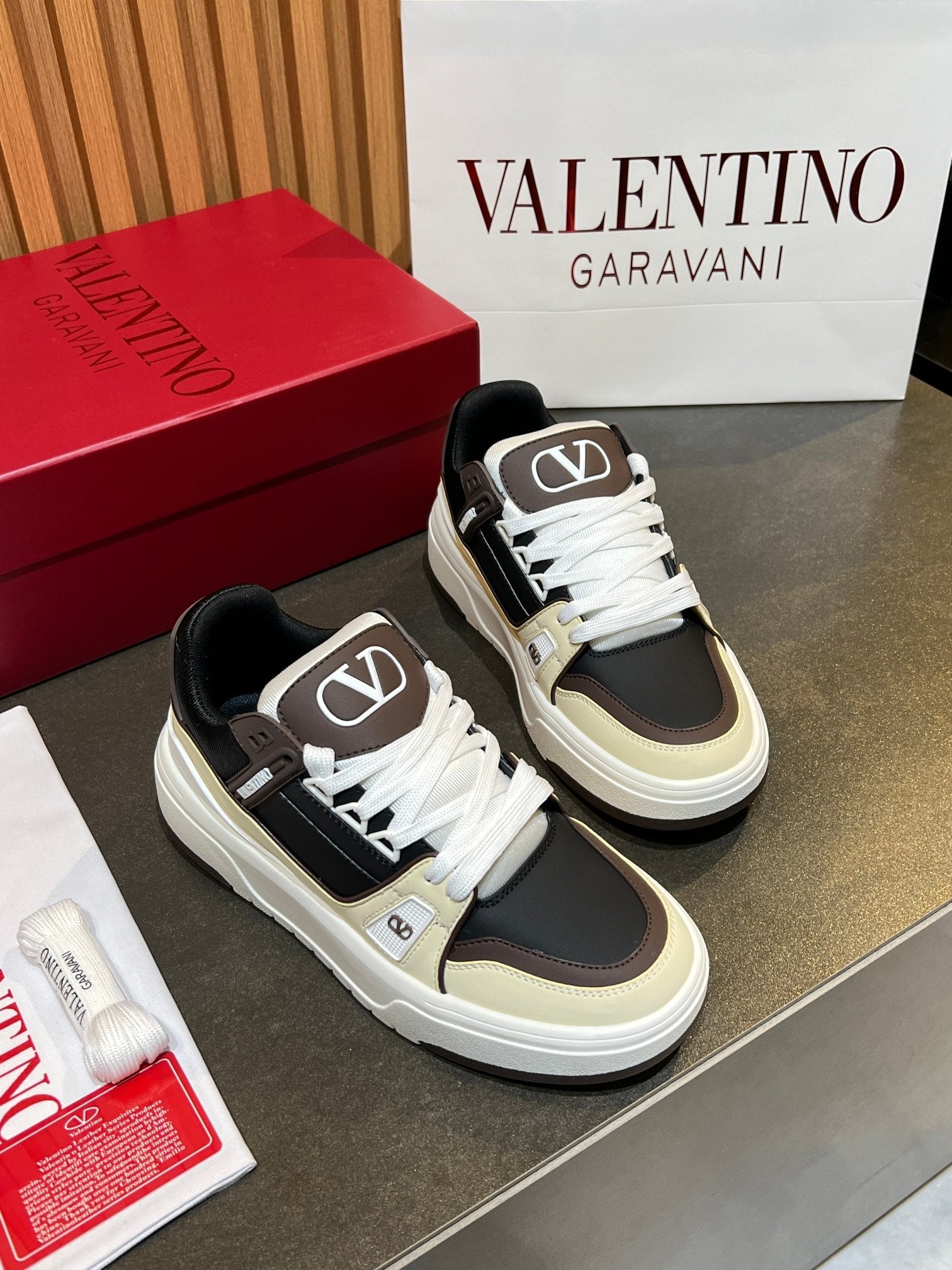 VT 25S Couple Sneakers Black Beige Calfskin 563118