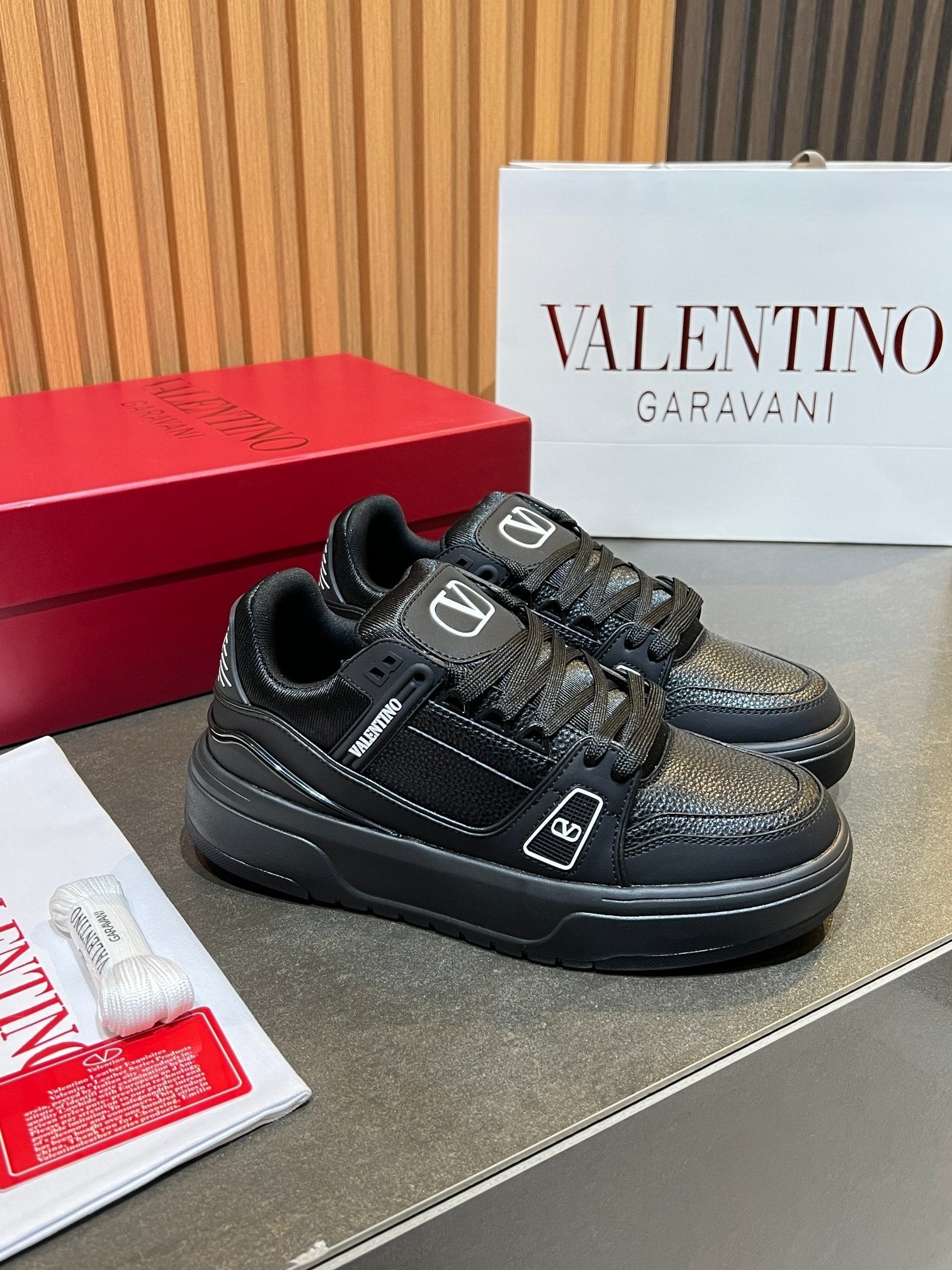 VT 25S Couple Sneakers Black Calfskin 563123