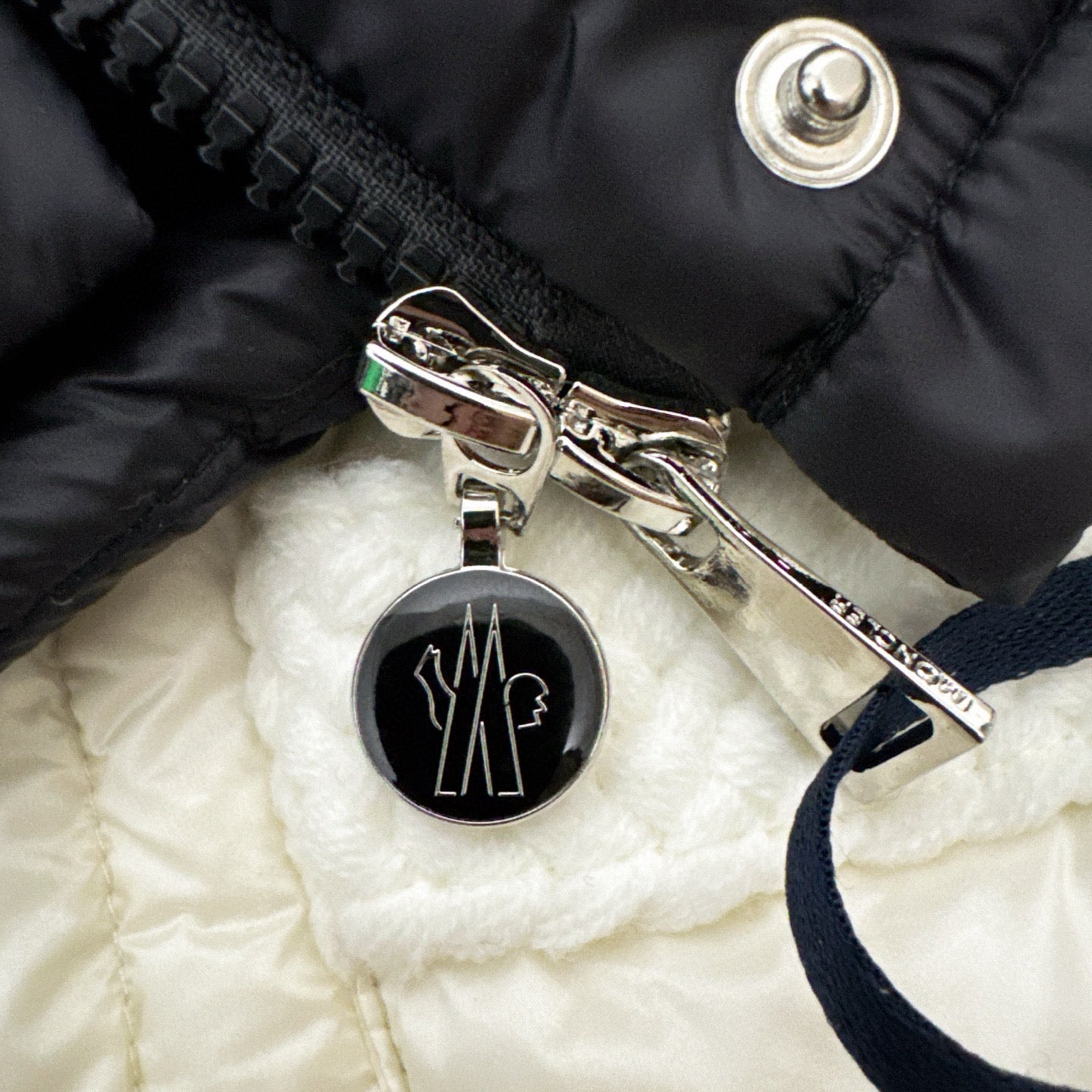 Moncler 2025 Jarcieu Jacket Black Nylon Down