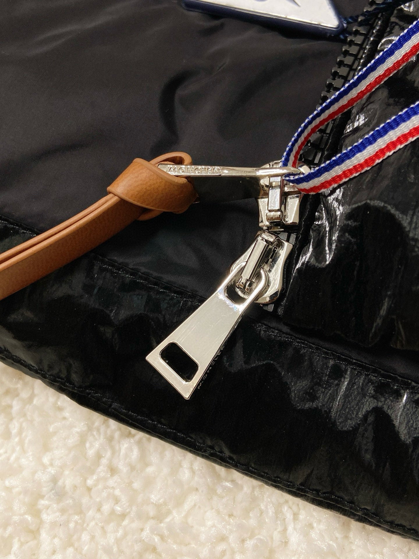 Moncler 2025 Barre Black Swan Goose Jacket Black Down Nylon