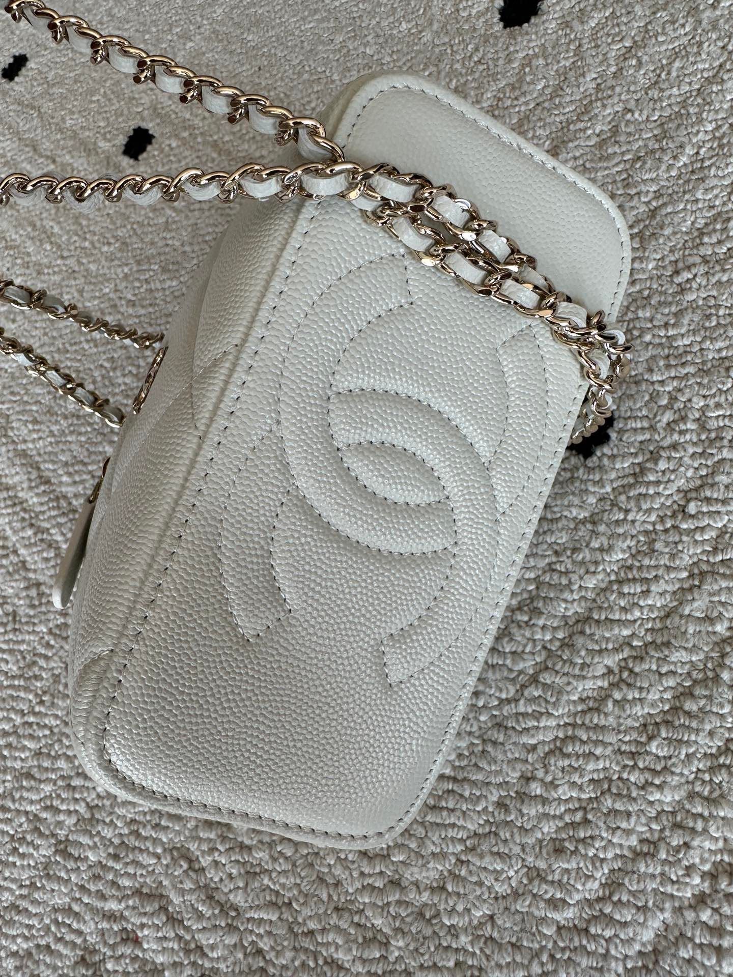 Chanel 2025 Vanity 17cm Bag White Caviar Leather 320299