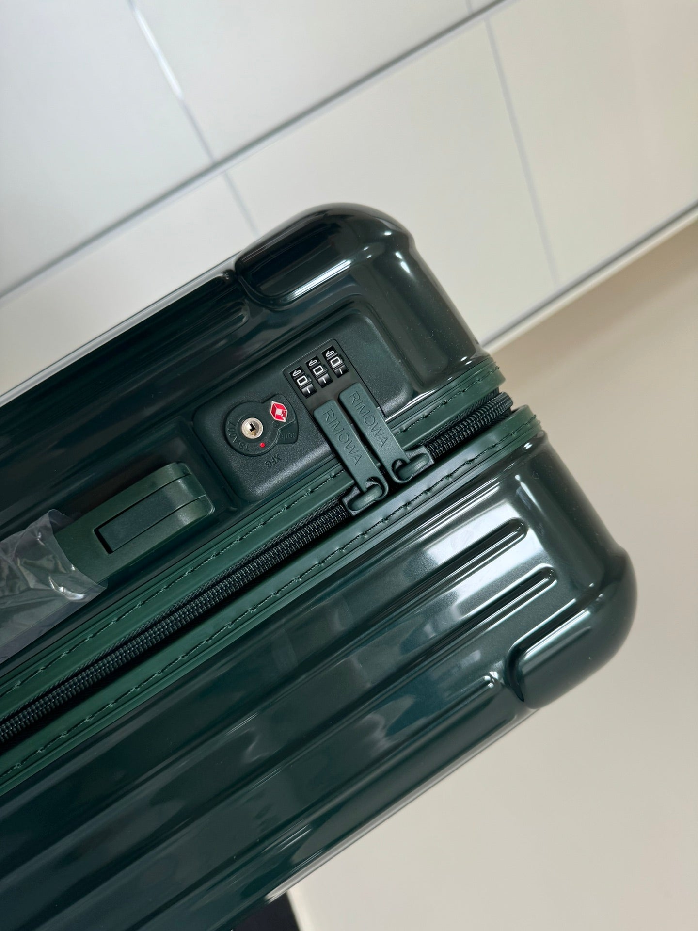 Rimowa 2025 Essential Suitcase Dark Green Polycarbonate 274076