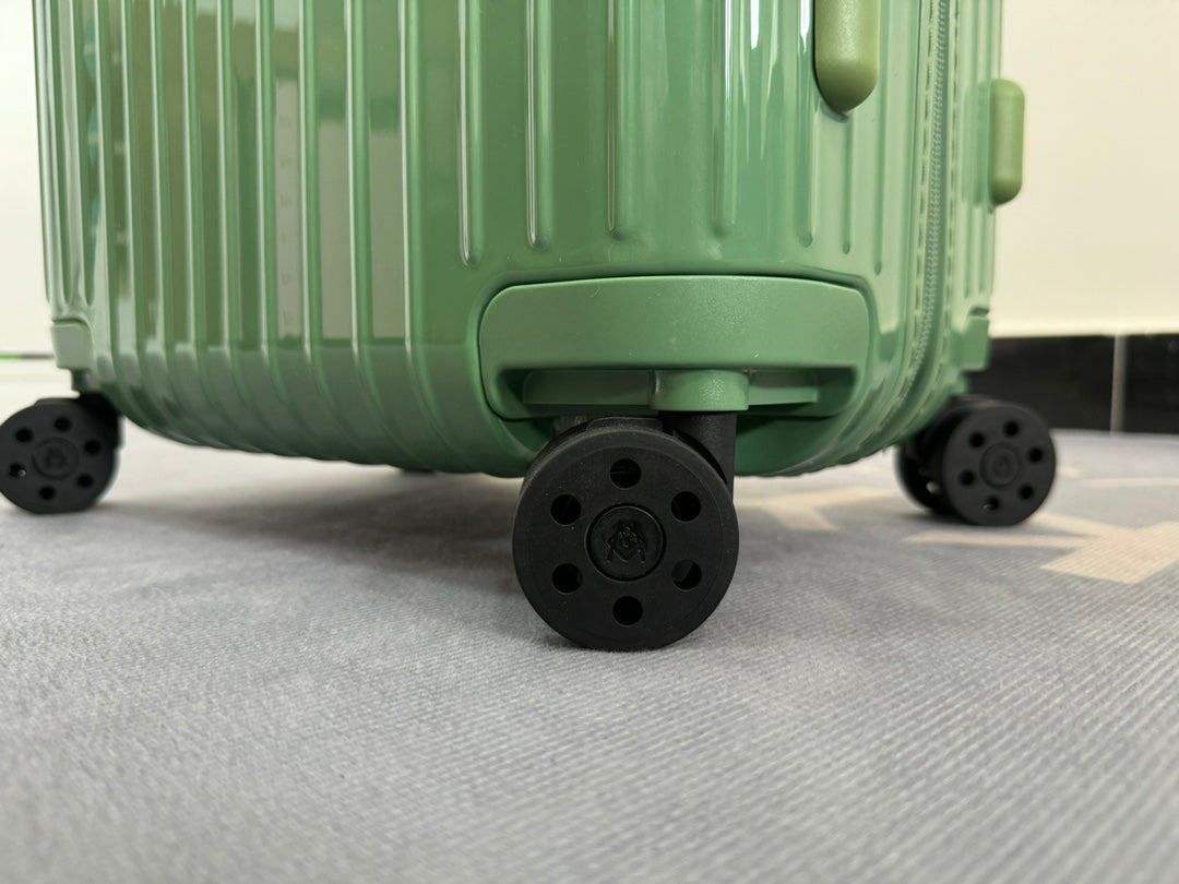 Rimowa 2025 Essential Suitcase Sage Green Polycarbonate 274081