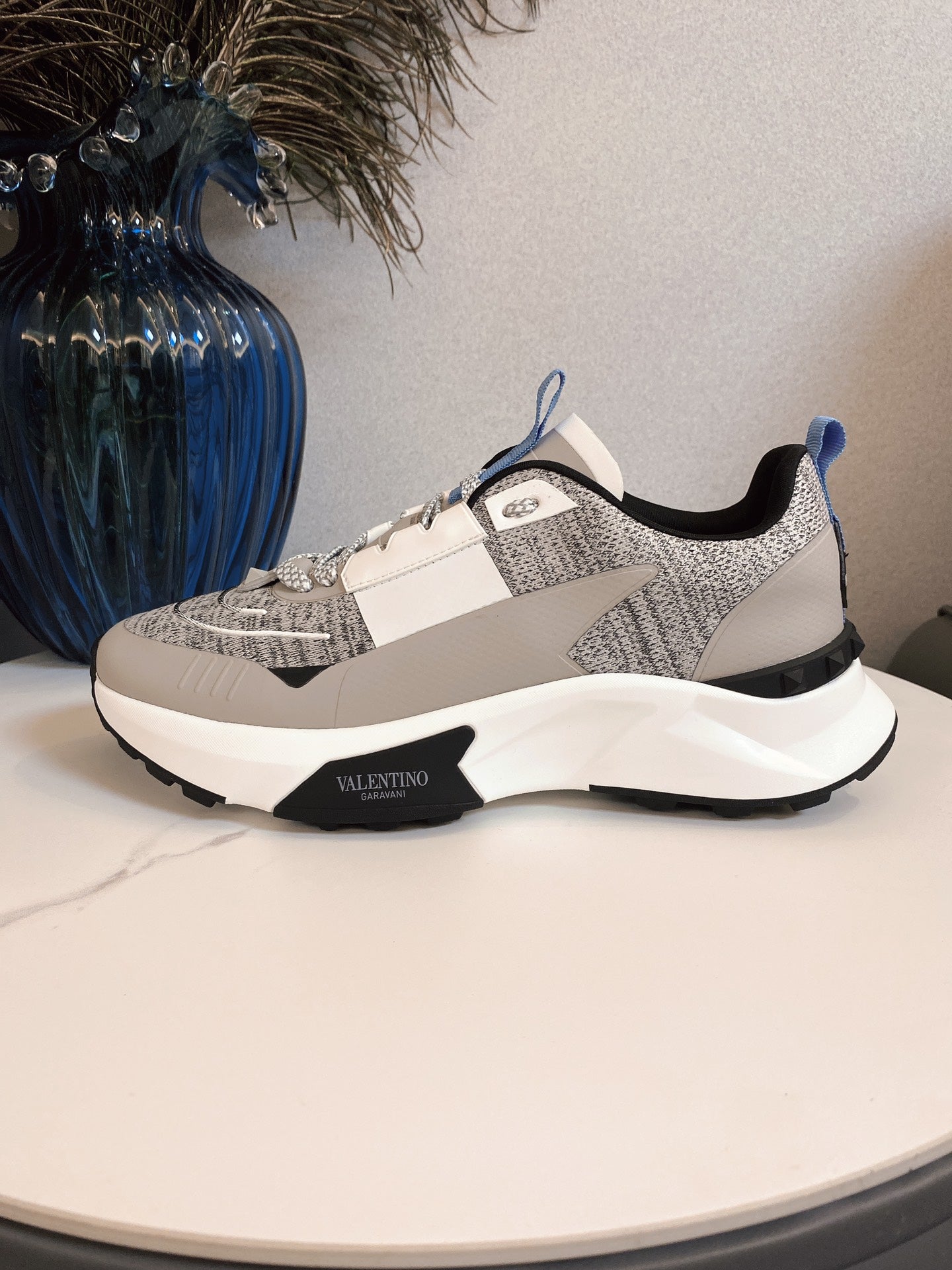 VT 25S Sneakers Gray White Calfskin 563471