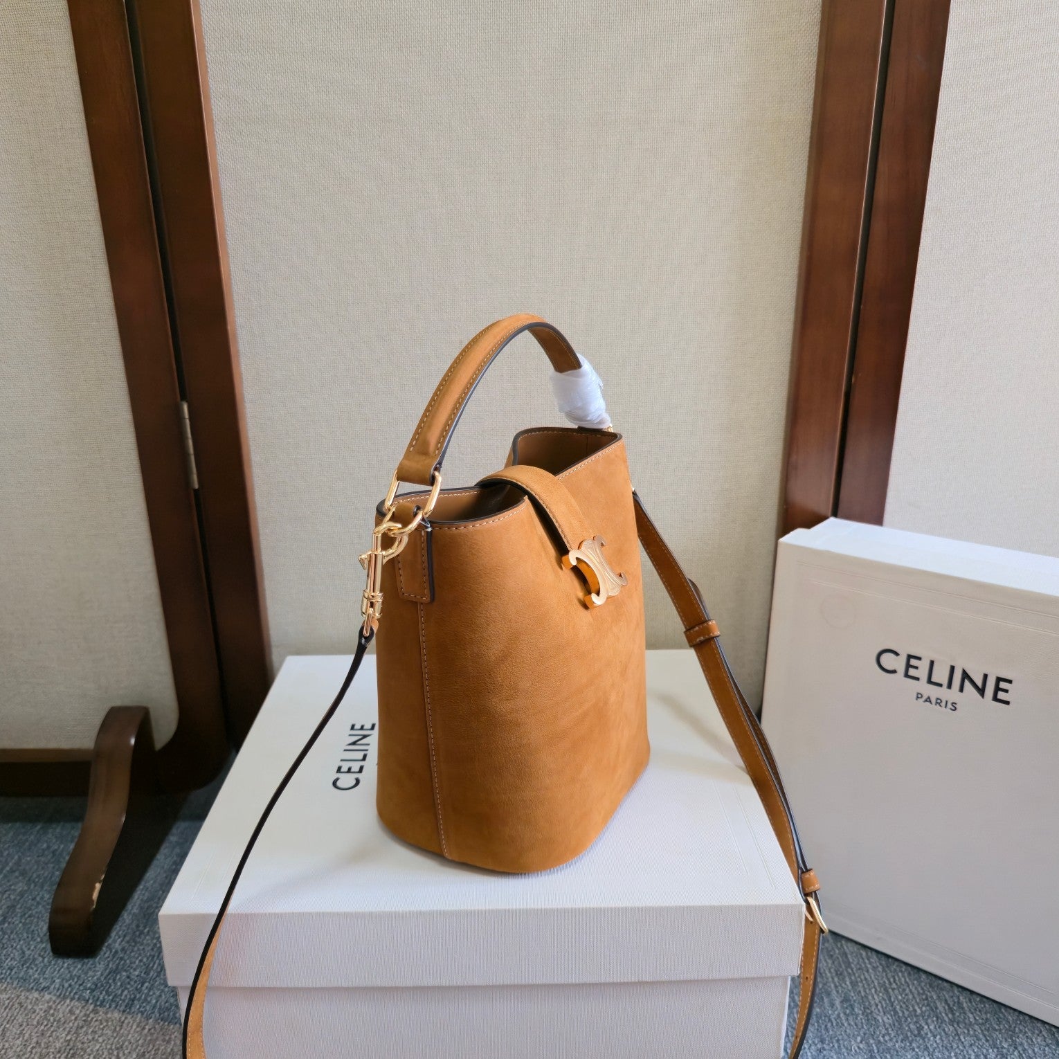 Celine 2025 Bucket Louise Bag 19cm Pecan Suede Calfskin 276314