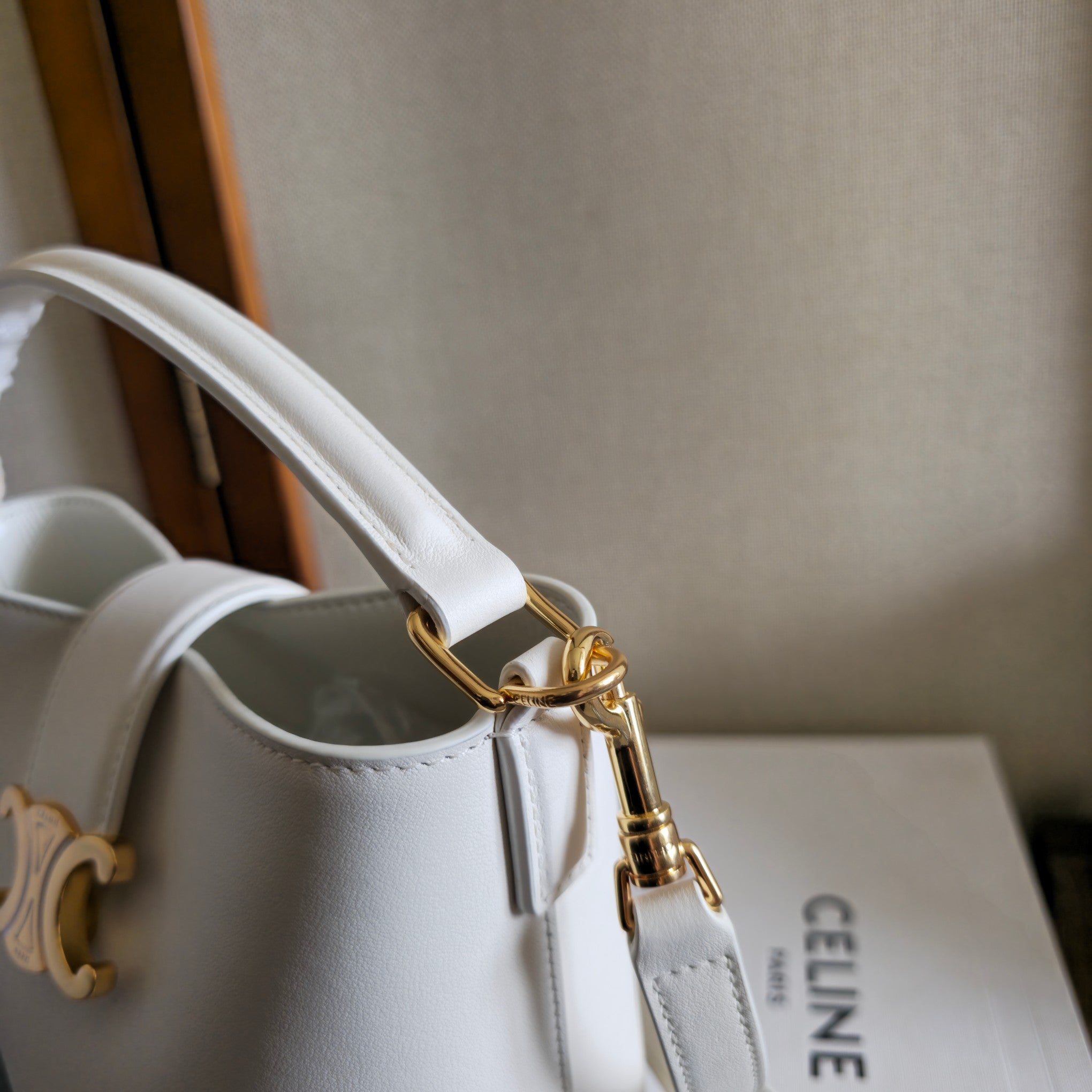 Celine 2025 Bucket Louise Bag 19cm White Calfskin 276312