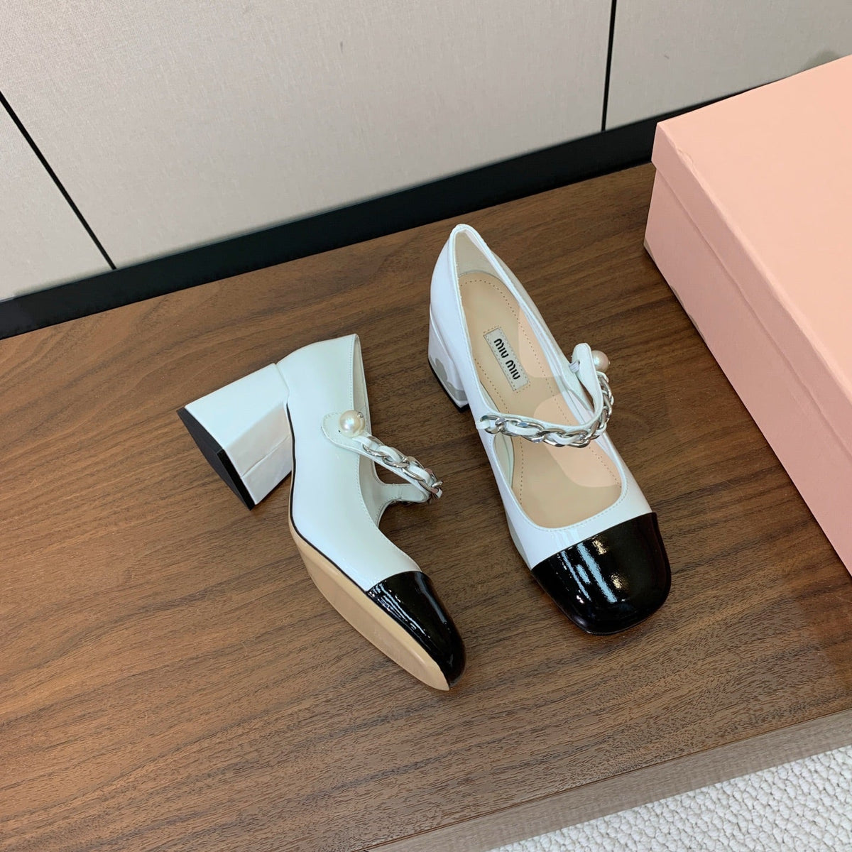 Miumiu 2026 Pumps Black White Patent Leather 945708
