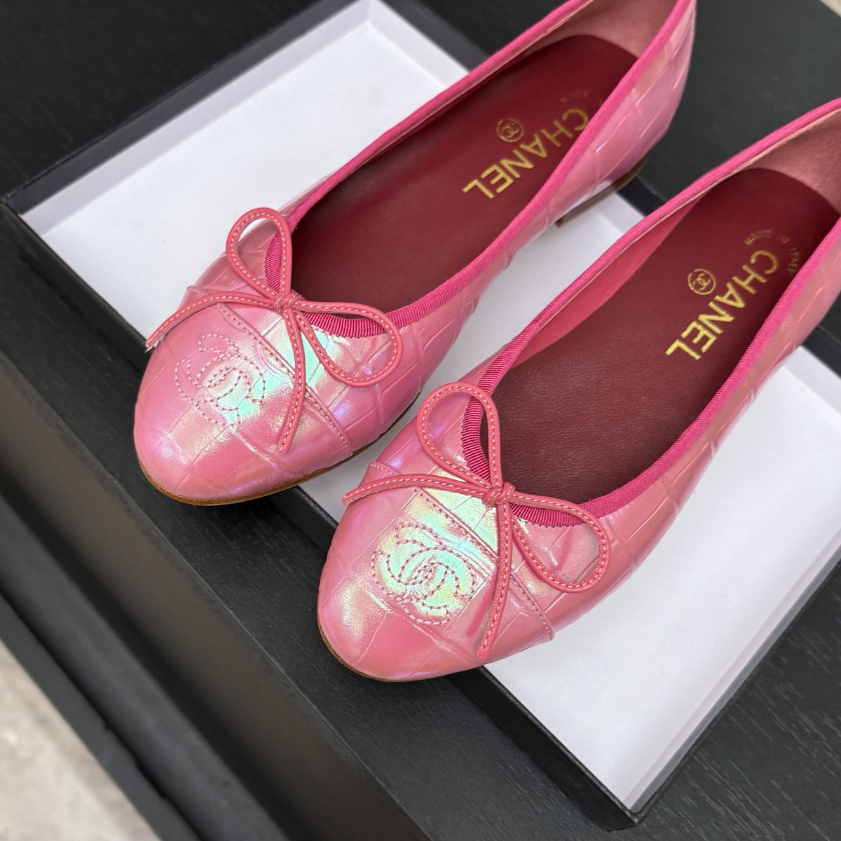 Chanel 2026 Two-Tone Shoe Cowhide 168113