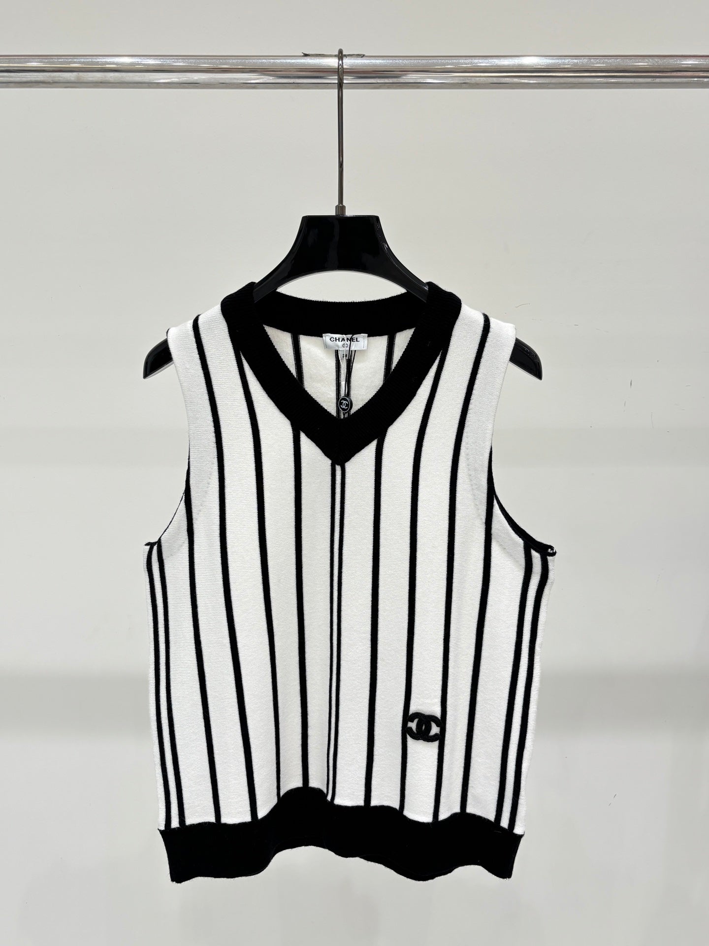 Chanel 2026 V-neck Color Block Logo Double C Stripe Vest Wool 413804