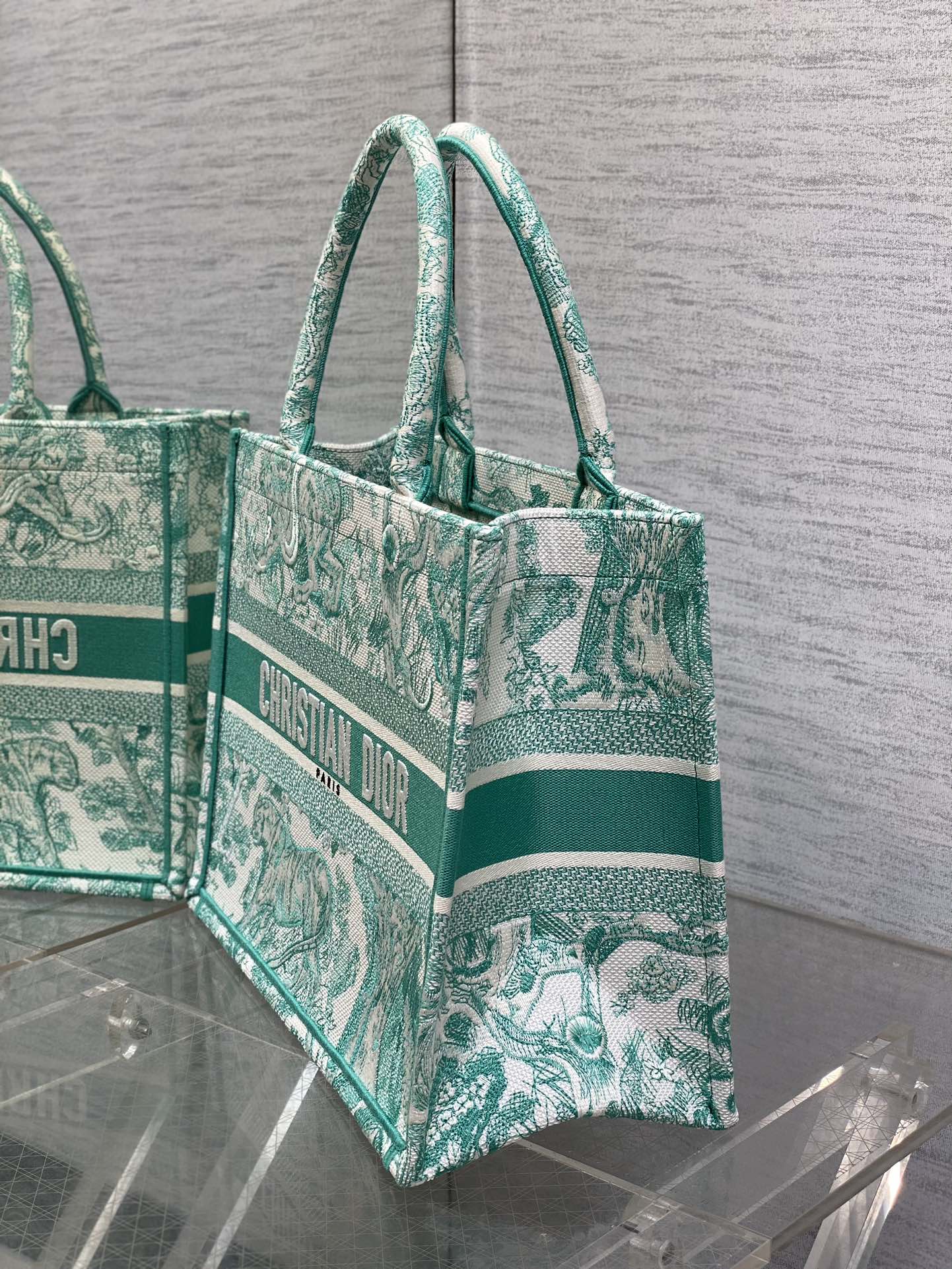 medium dioriviera book tote 36 aquamarina tiger embroidery canvas