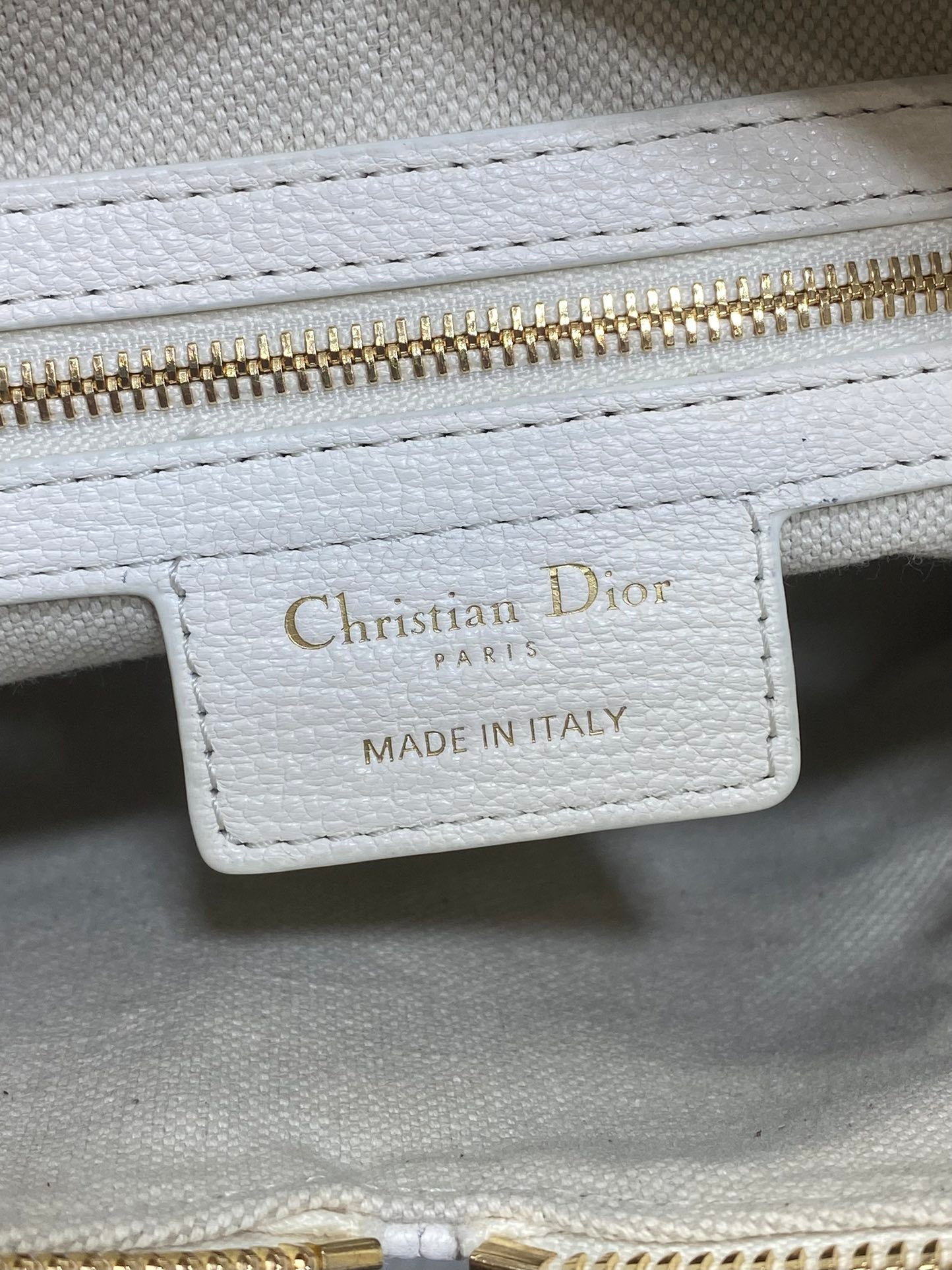 Dior 2025 Voyage Bag 23cm White Grained Calfskin 267760