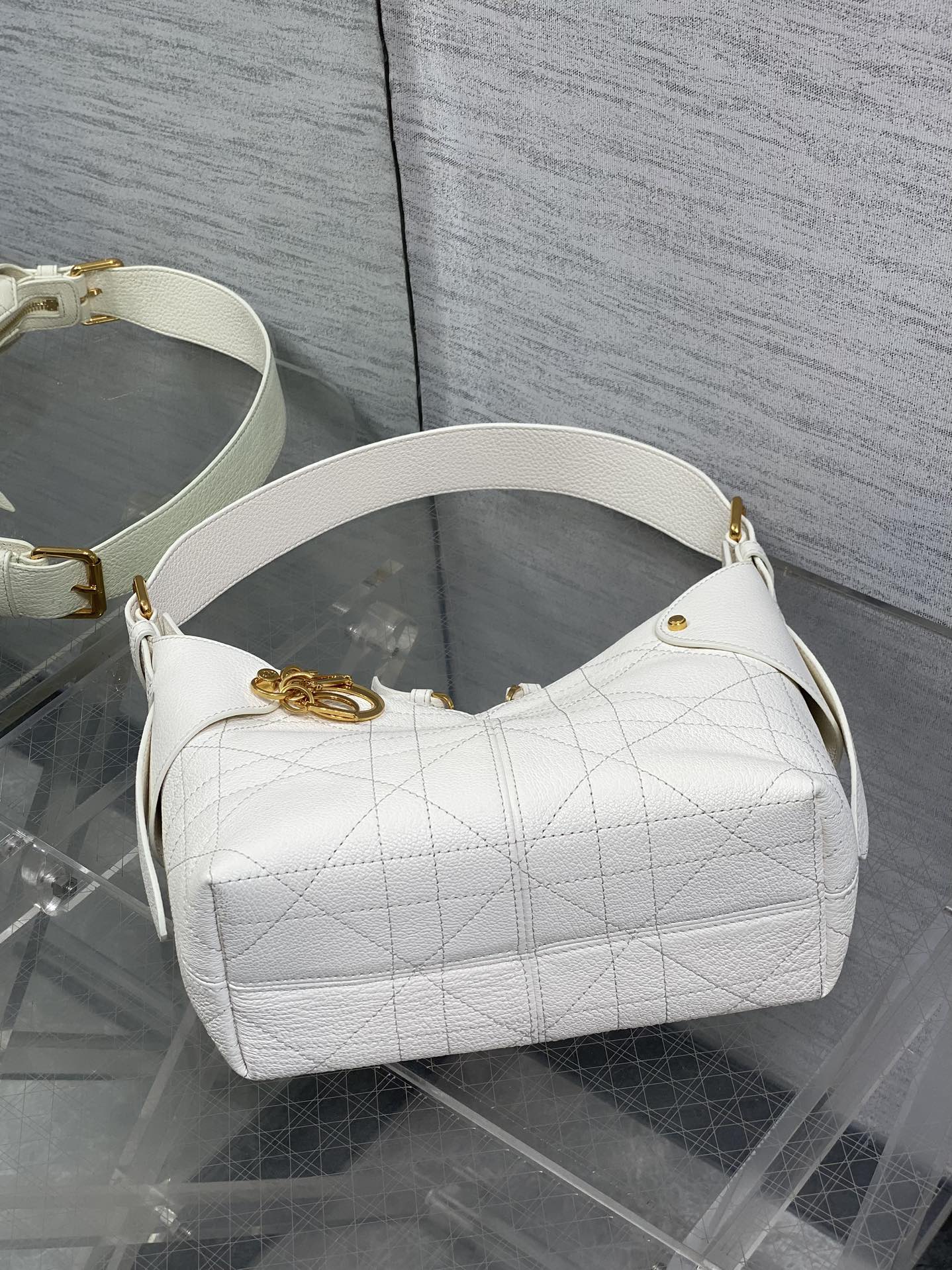 Dior 2025 Voyage Bag 23cm White Grained Calfskin 267760