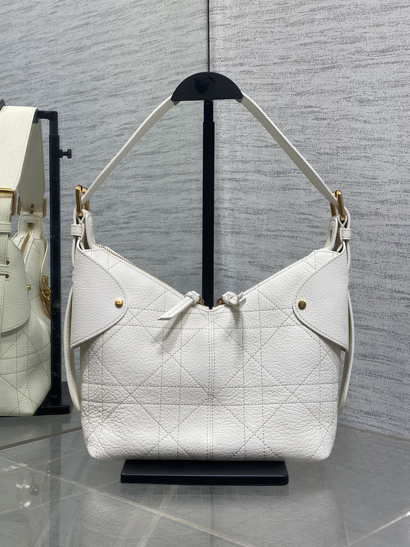Dior 2025 Voyage Bag 23cm White Grained Calfskin 267760