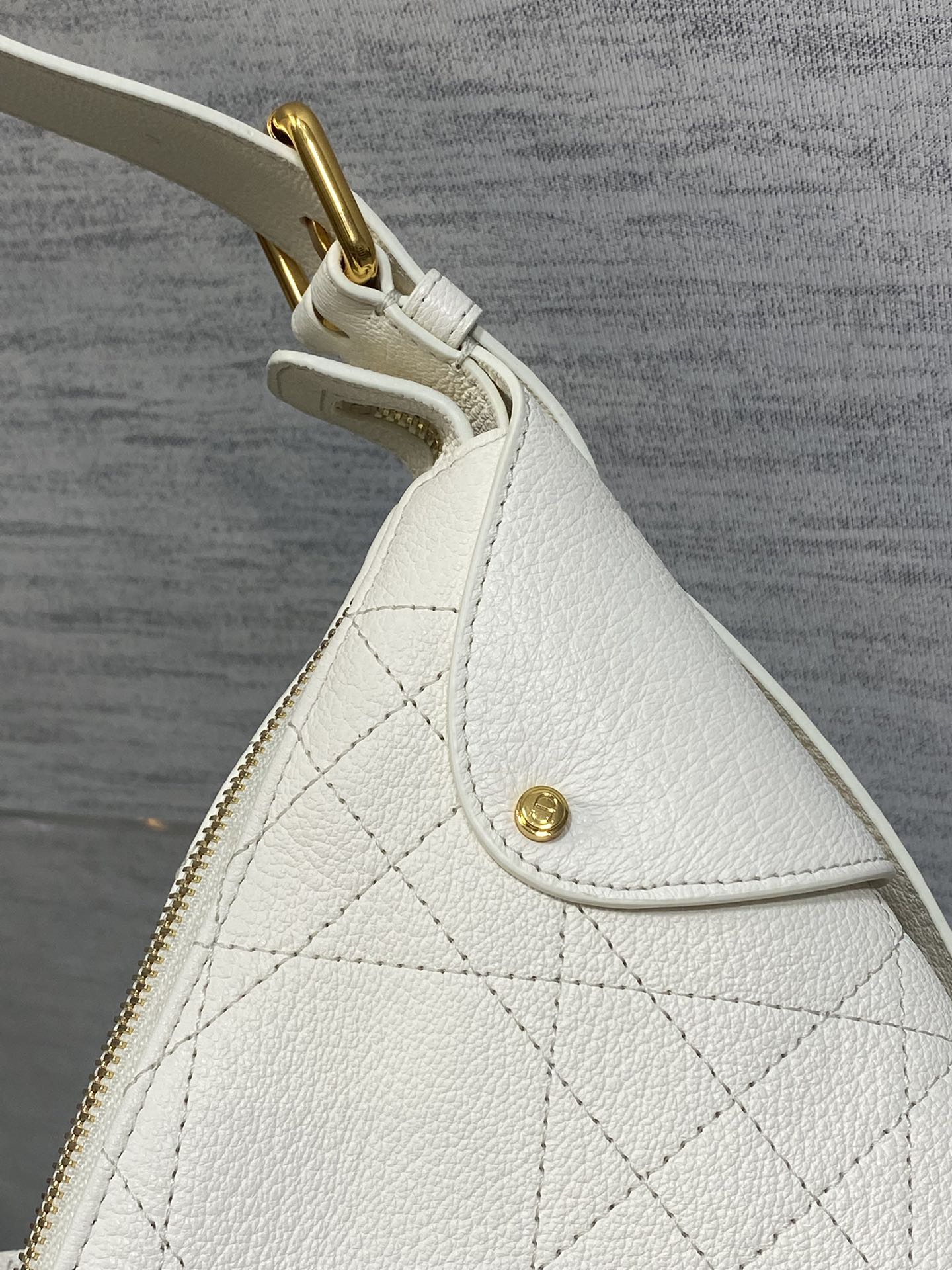 Dior 2025 Voyage Bag 28cm White Grained Calfskin 267763