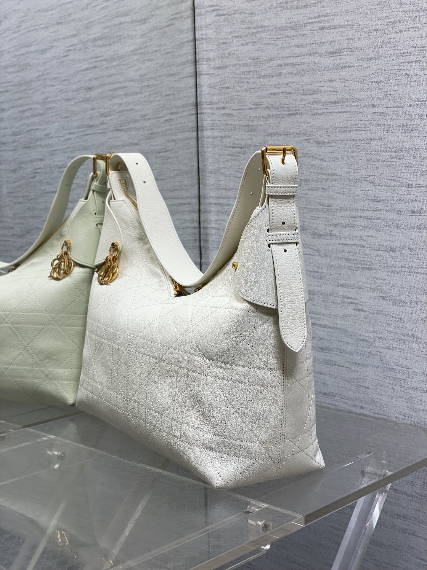 Dior 2025 Voyage Bag 34cm White Grained Calfskin 267767