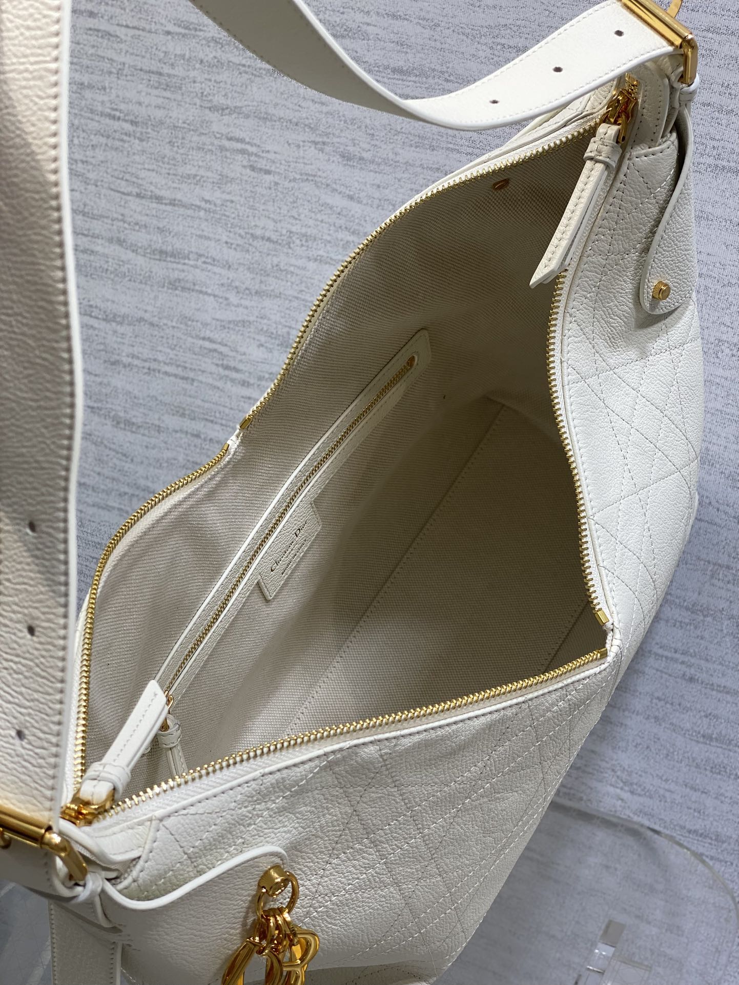 Dior 2025 Voyage Bag 34cm White Grained Calfskin 267767