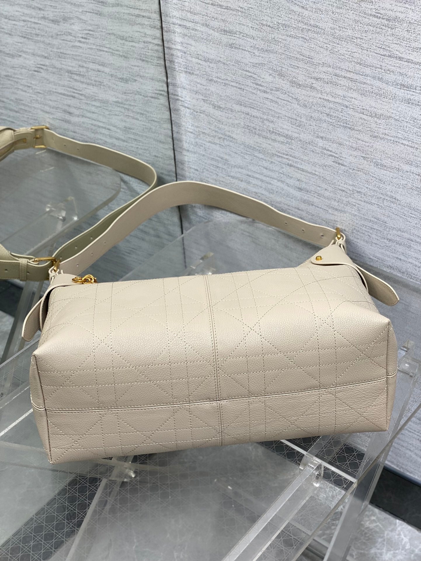 Dior 2025 Voyage Bag 34cm Powder Beige Grained Calfskin 267779