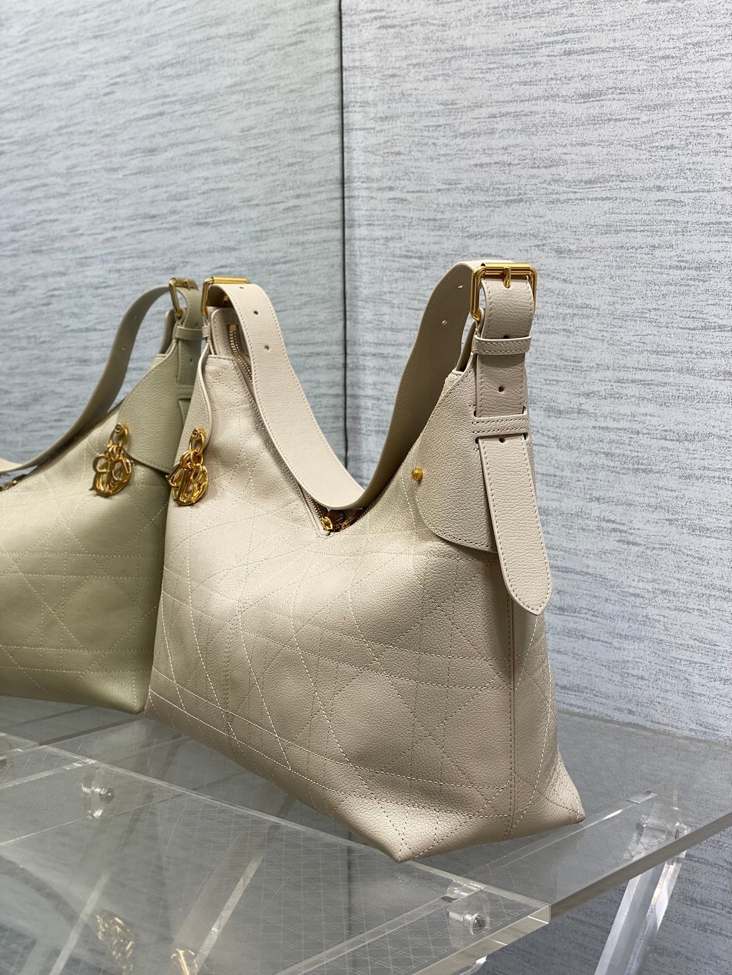 Dior 2025 Voyage Bag 34cm Powder Beige Grained Calfskin 267779