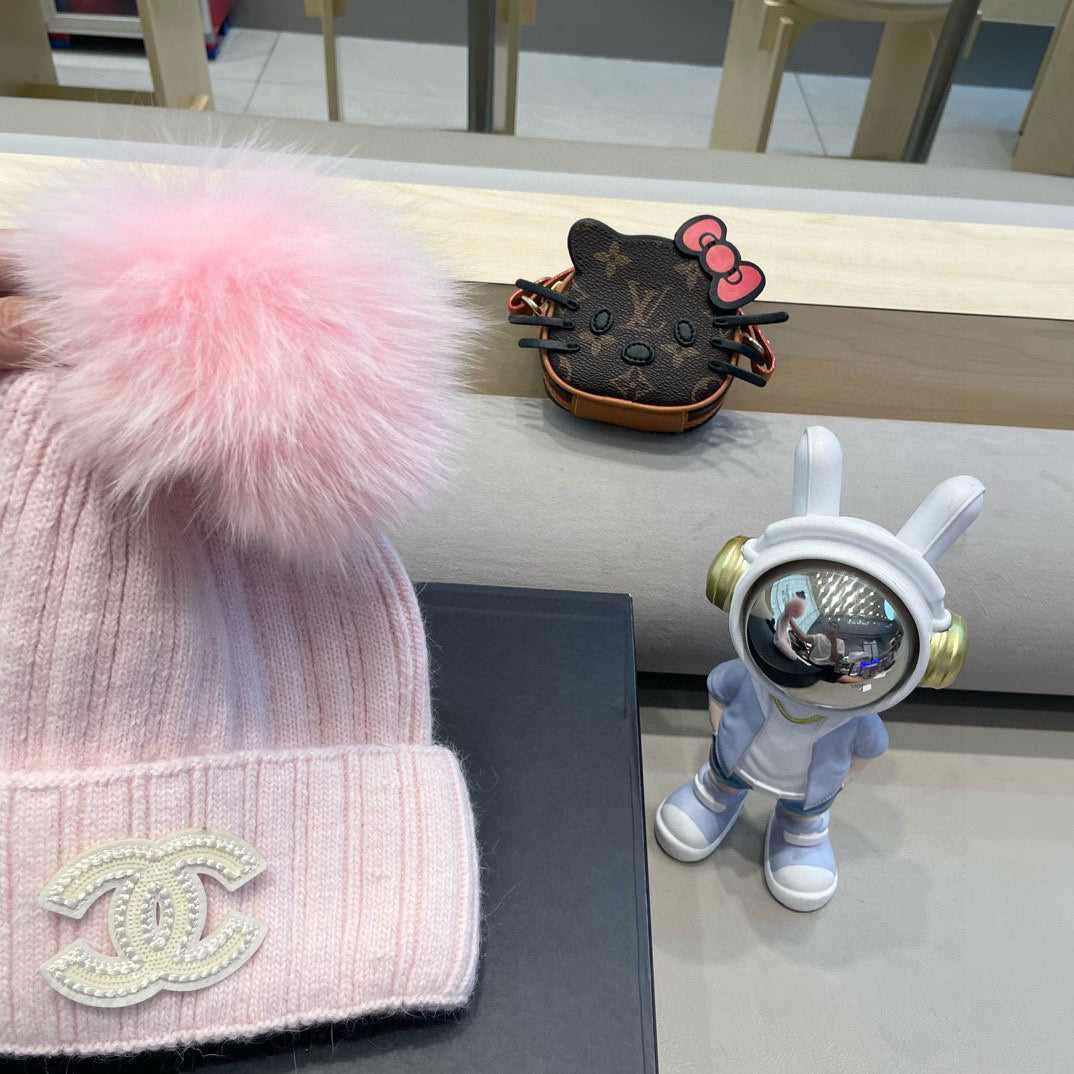 Chanel Knitted Hat With Pom-pom 437120