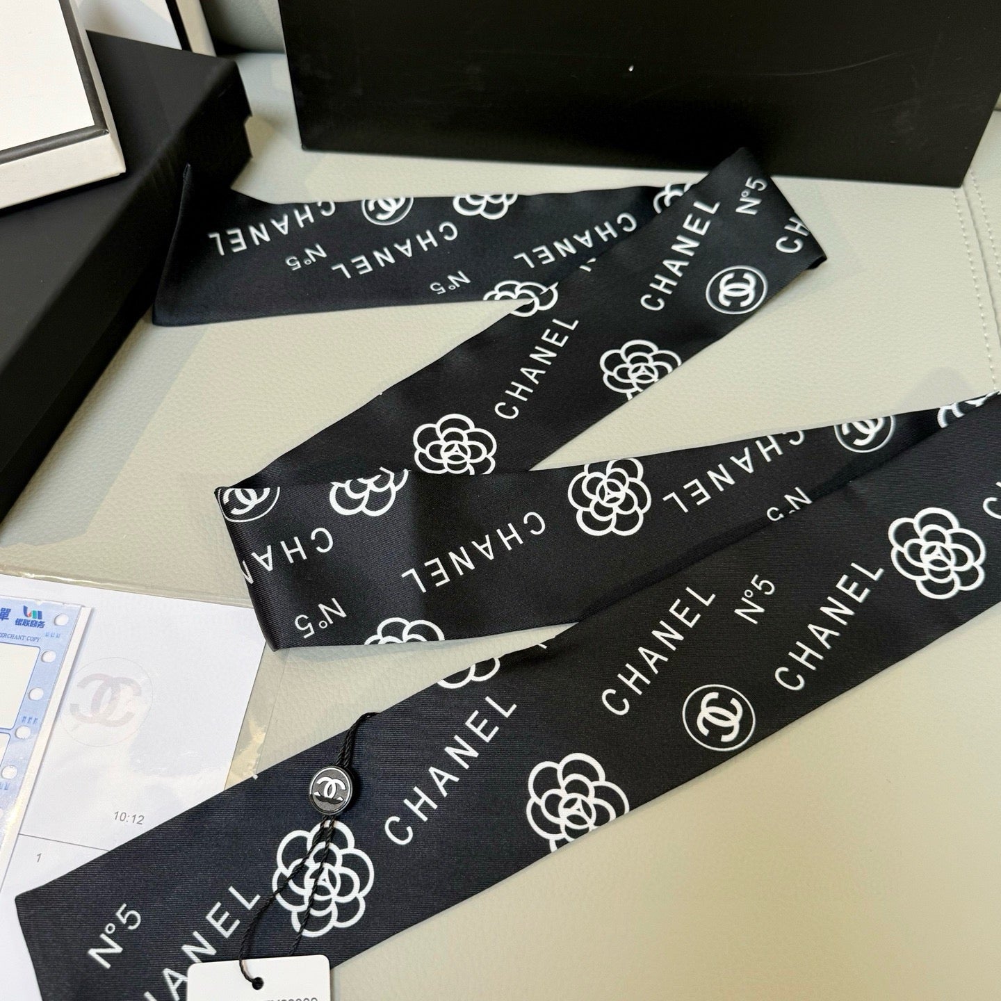 CC  Twilly Mini Star 120cm Black Mulberry Silk 943395