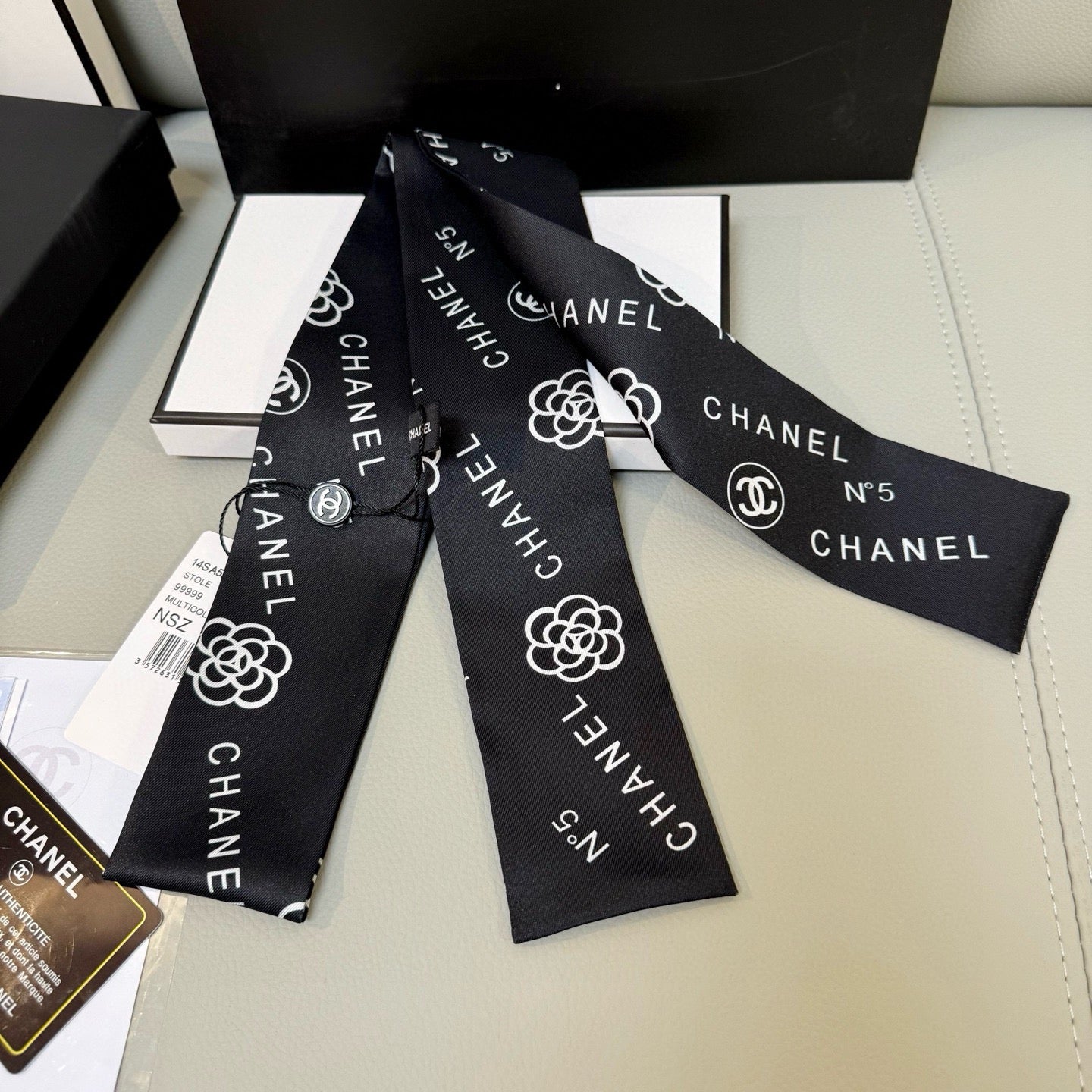 CC  Twilly Mini Star 120cm Black Mulberry Silk 943395