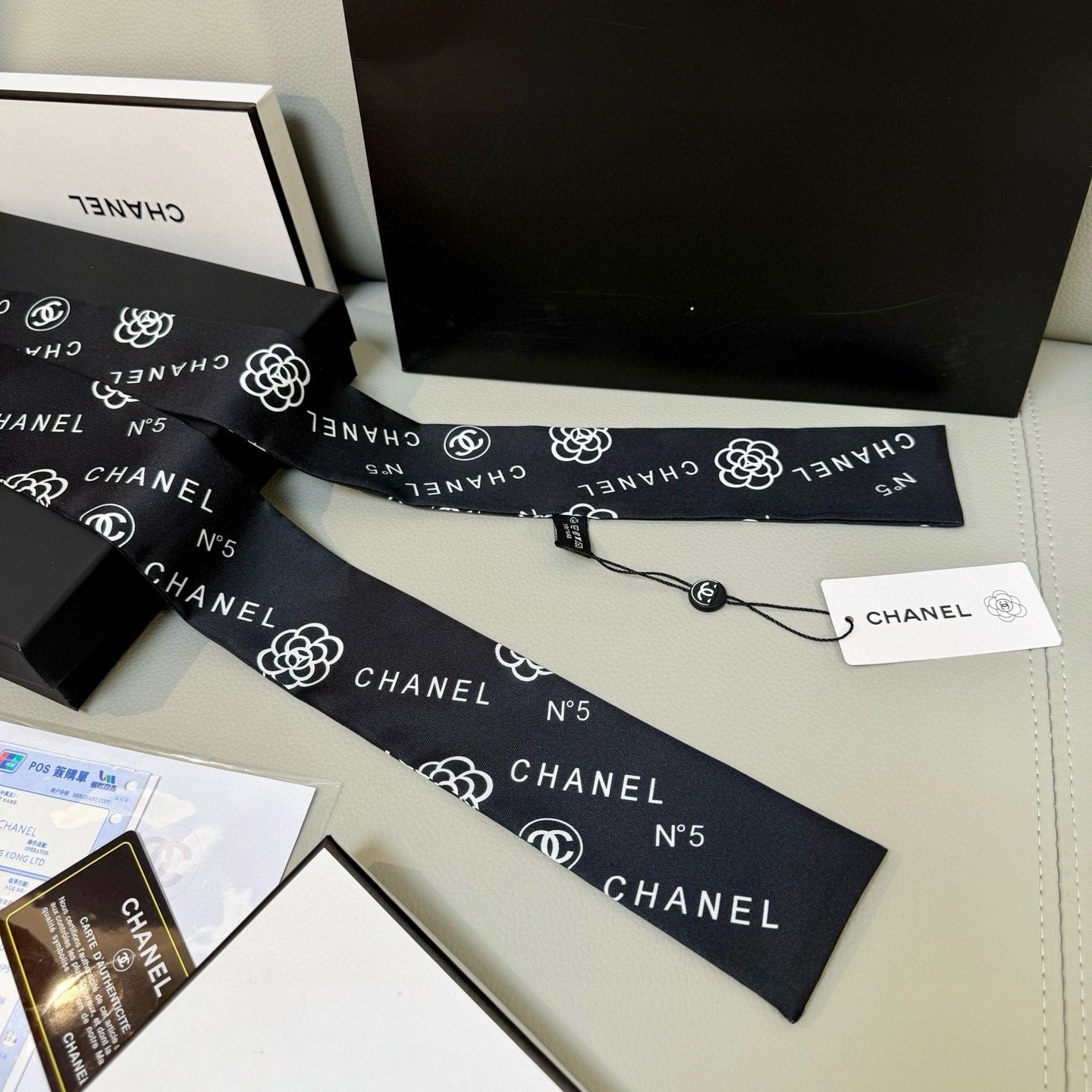 CC  Twilly Mini Star 120cm Black Mulberry Silk 943395