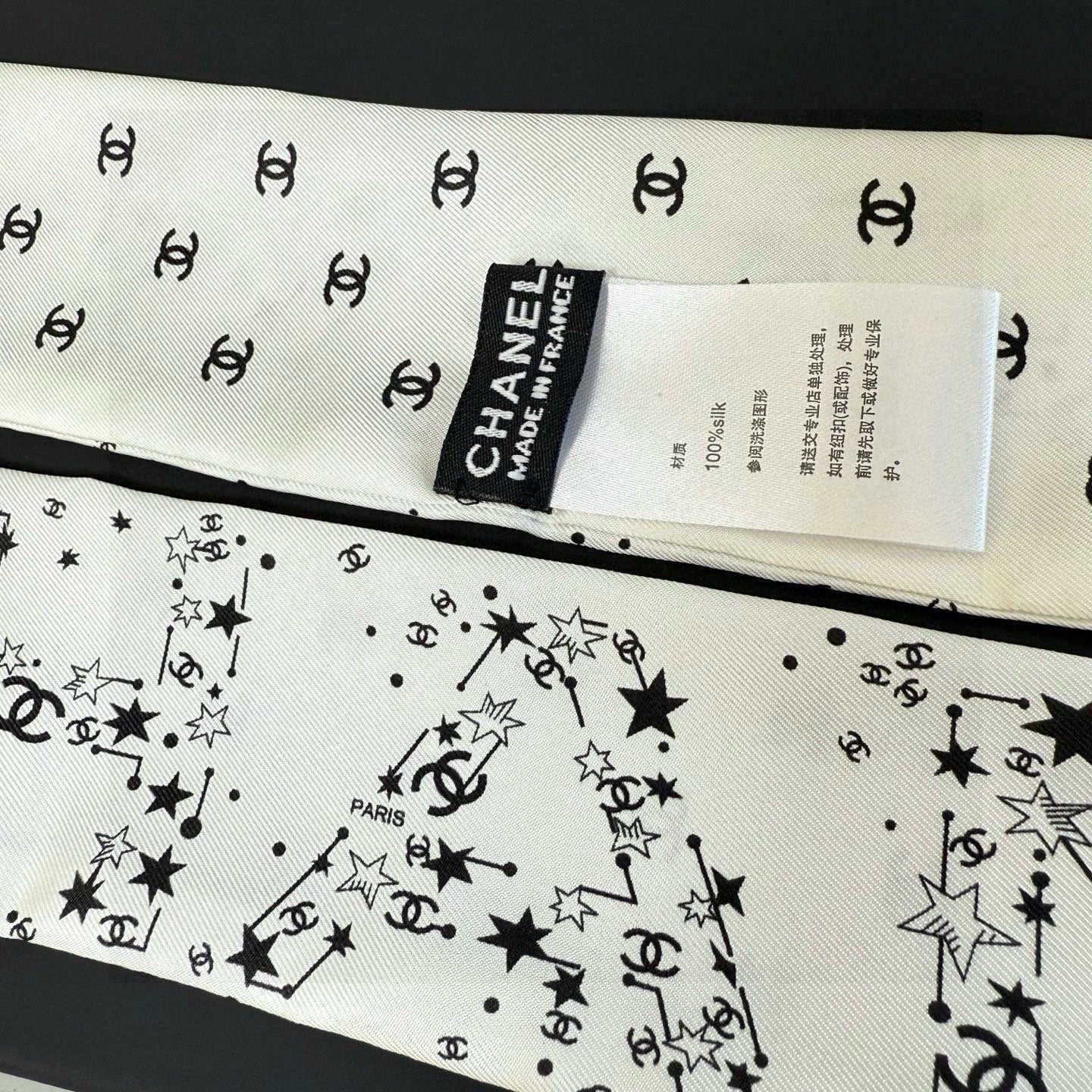 CC  Twilly Mini Star Scarf 120cm White Mulberry Silk 945723