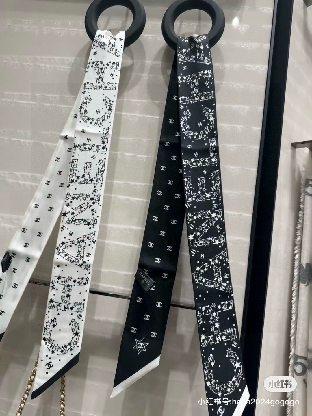 CC  Twilly Mini Star Scarf 120cm Black Mulberry Silk 945724