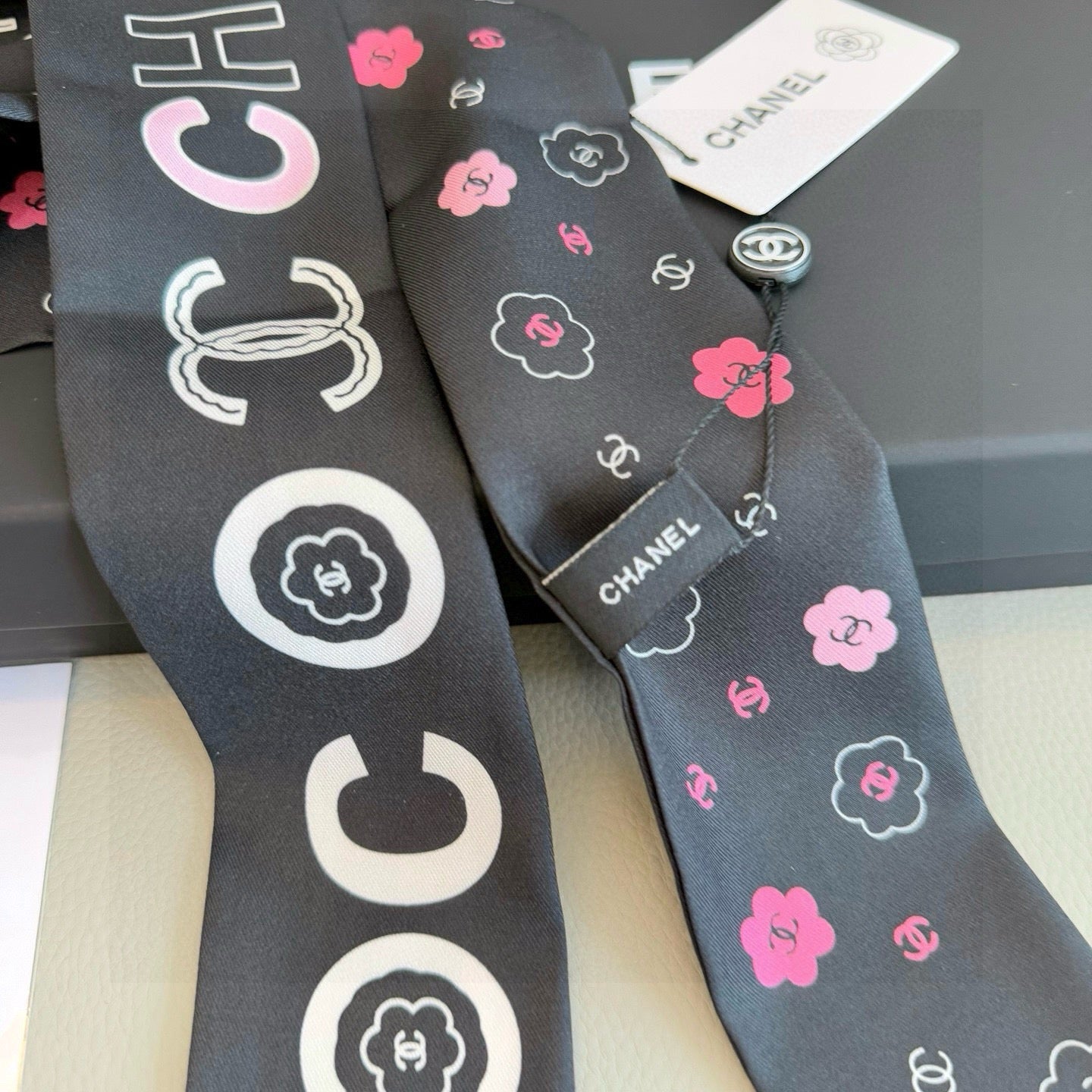 CC  Twilly Mini Scarf 120cm Black Mulberry Silk 949096