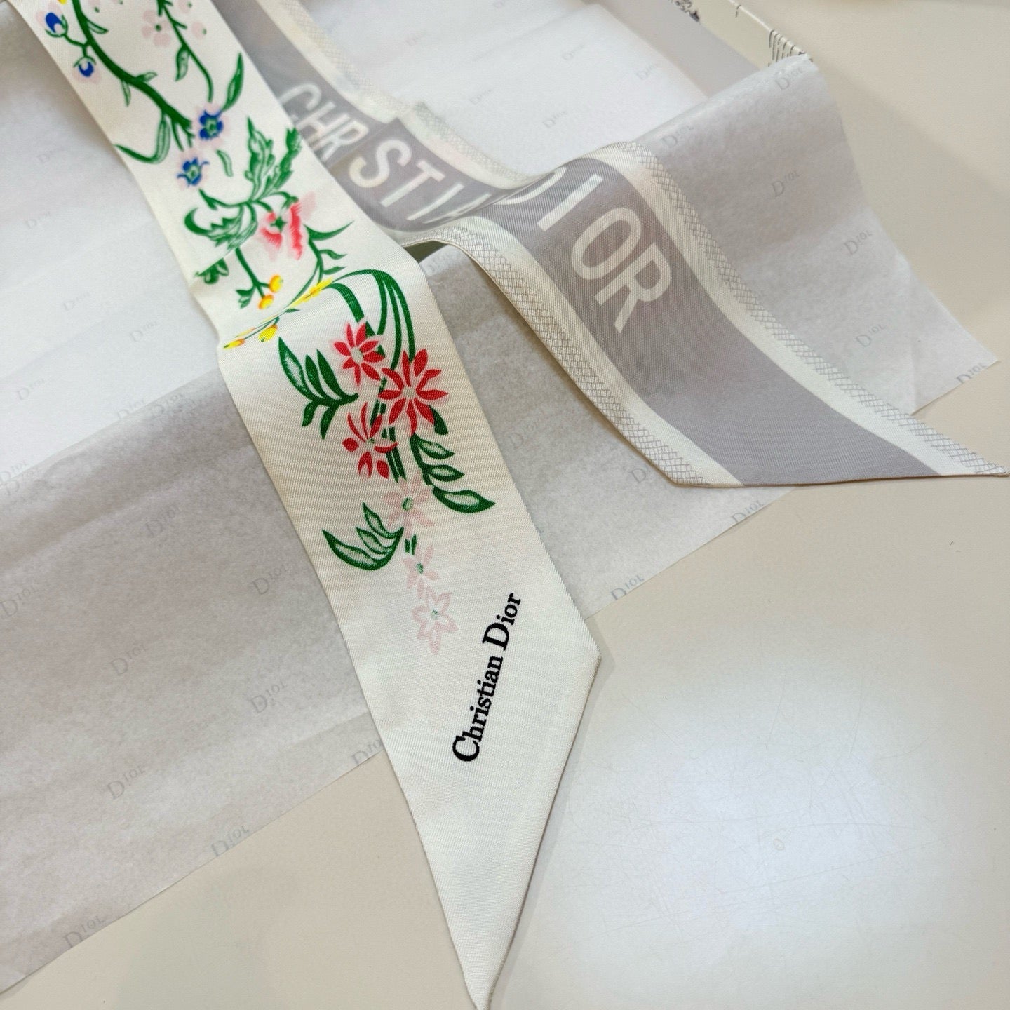 CD Twilly Mini Scarf 100cm White Colorful Mulberry Silk 958860