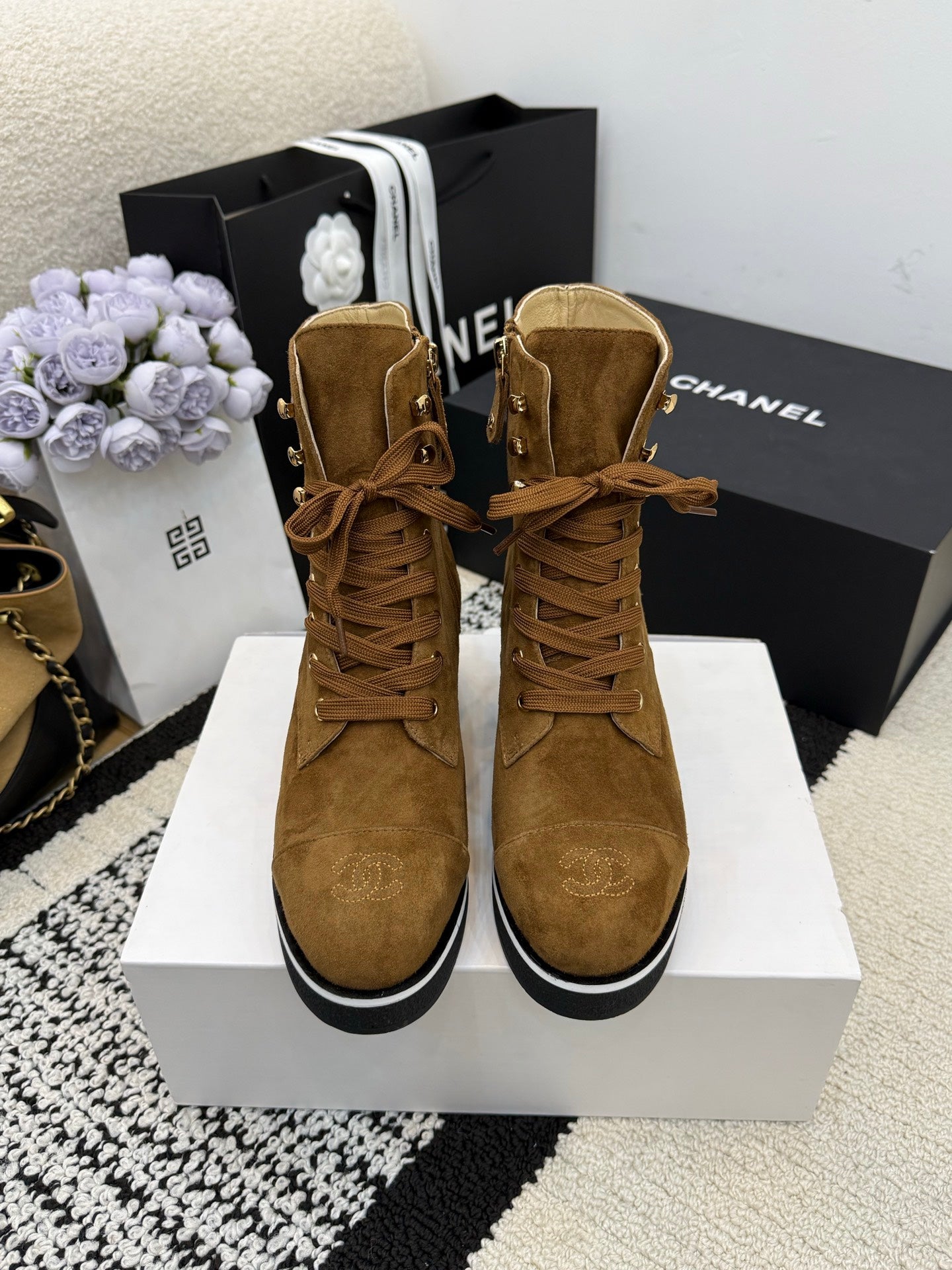 CC 26 Combat Boot Tan Black Suede 588798