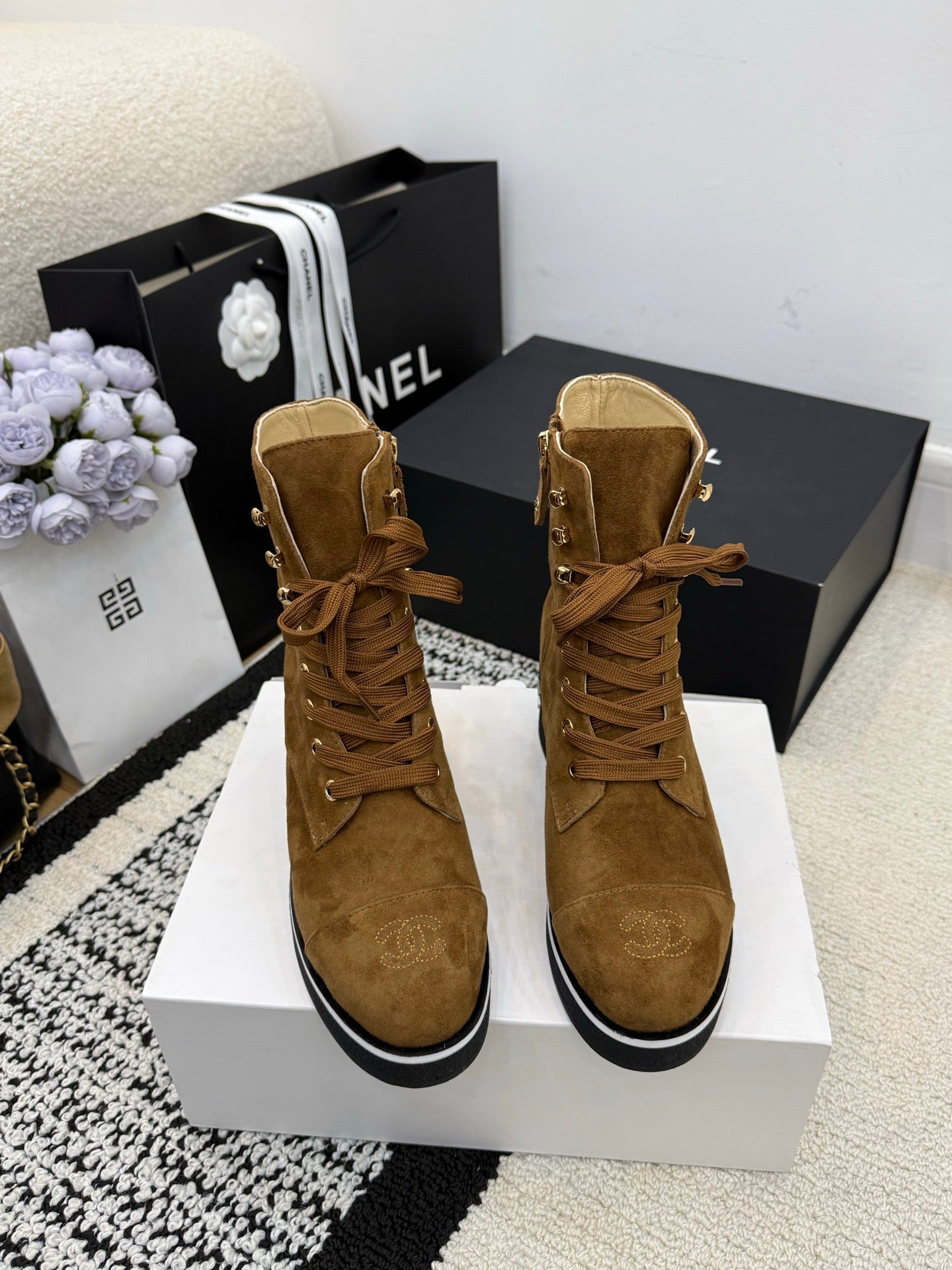 CC 26 Combat Boot Tan Black Suede 588798
