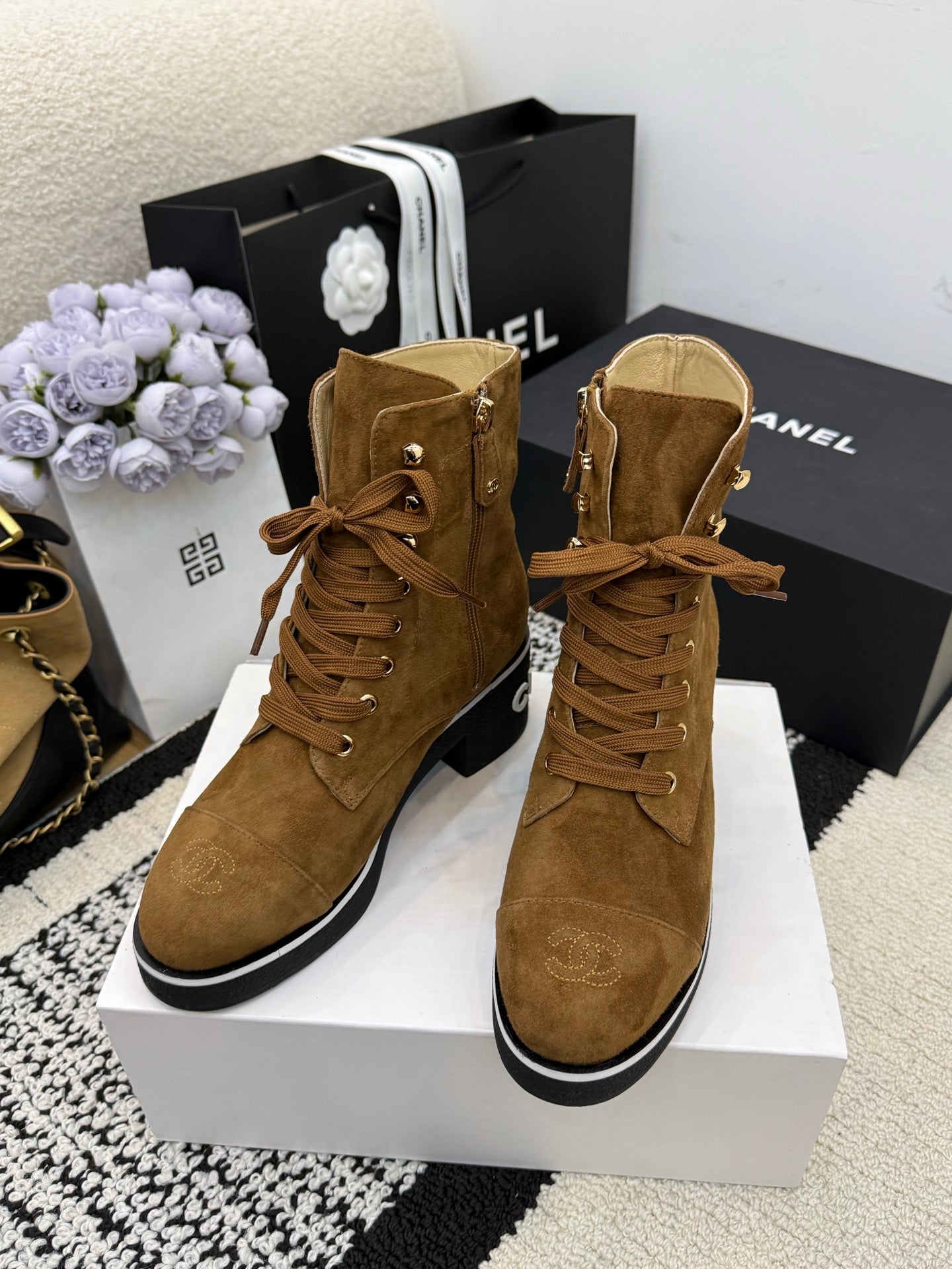CC 26 Combat Boot Tan Black Suede 588798