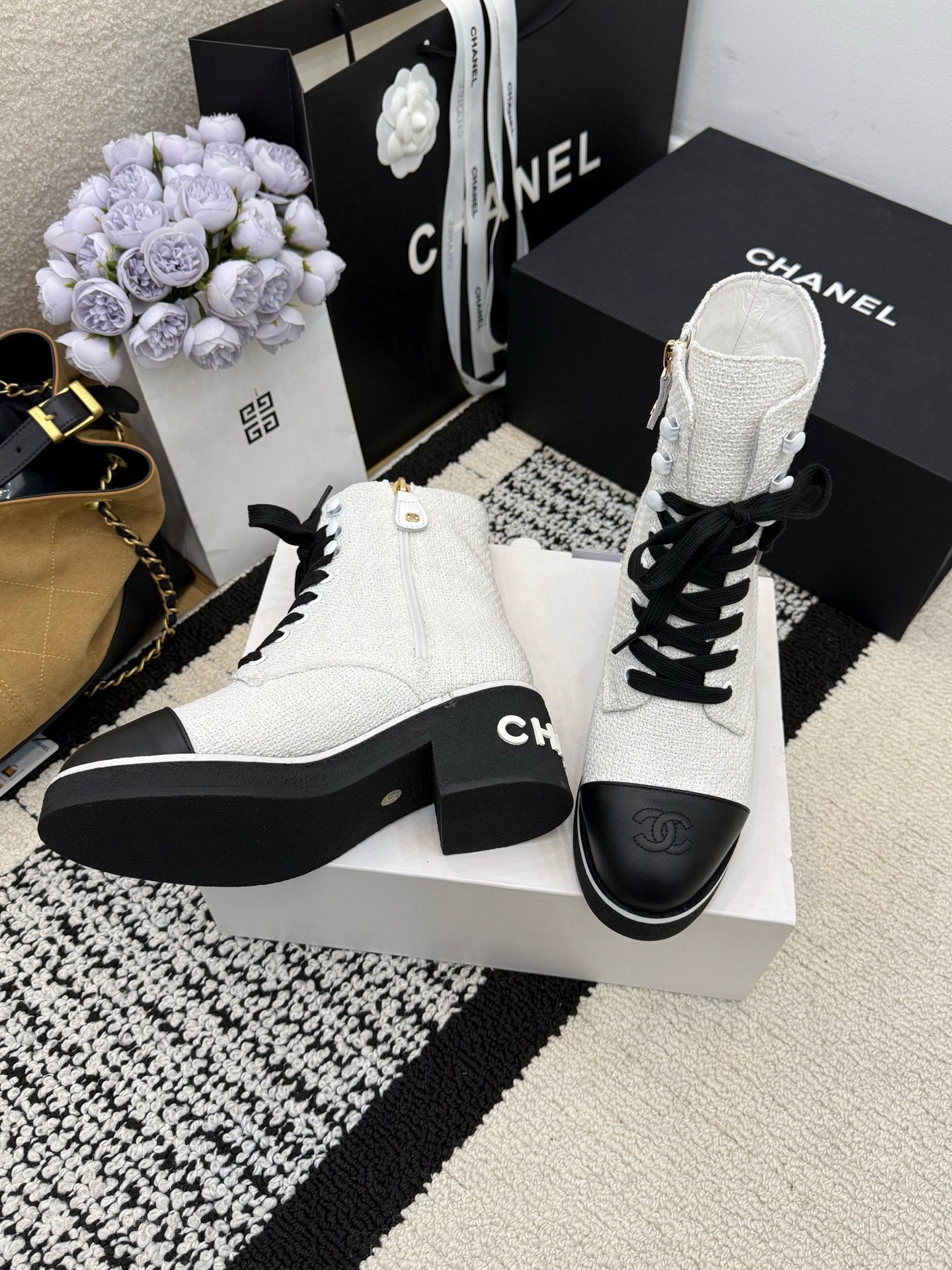CC 26 Combat Boot White Black Tweed Leather 588800