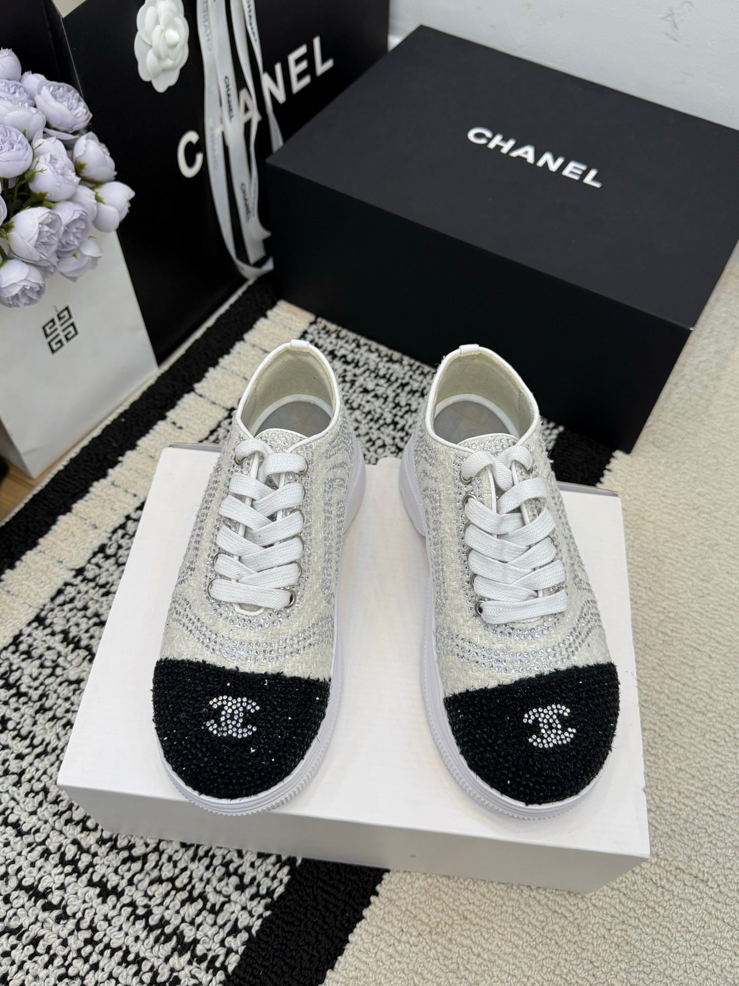 CC 26 Crystal-embellished Sneaker White Black Leather 588797