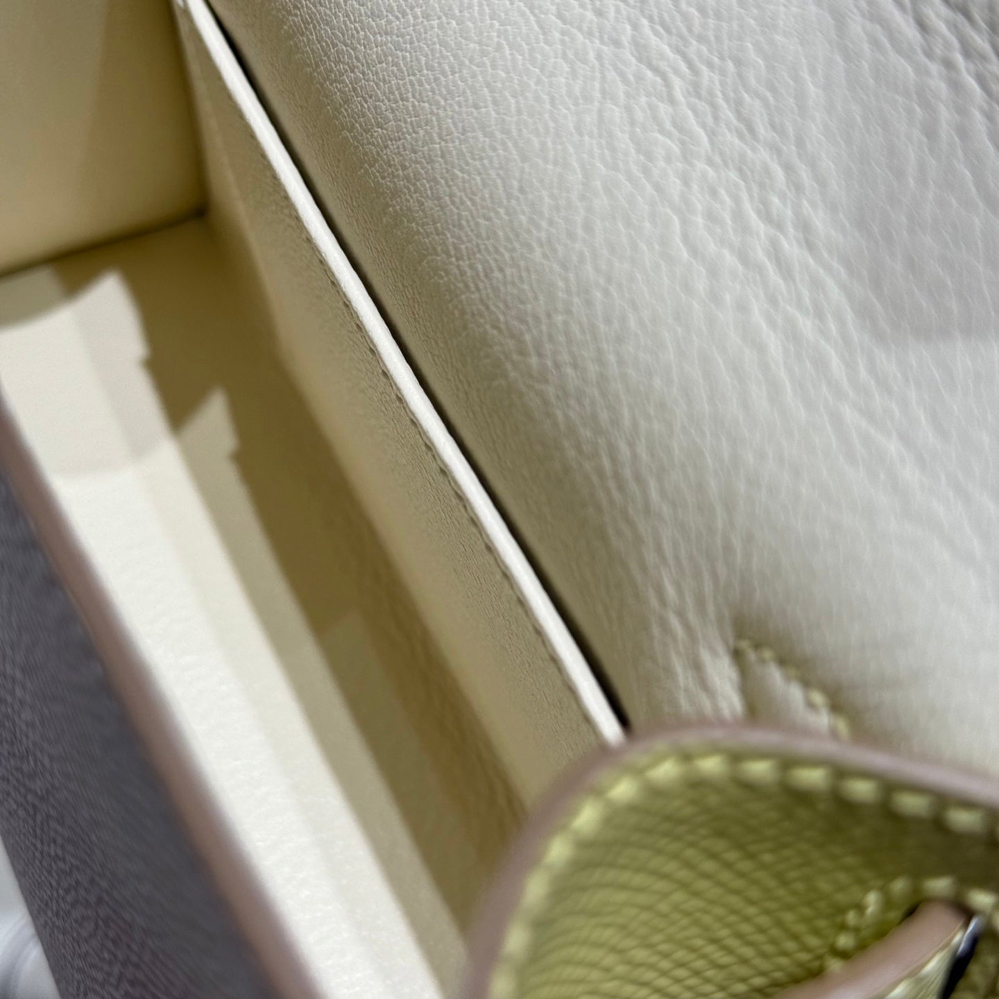 HM Mini Kelly 19 Milkshake White Epsom 243206