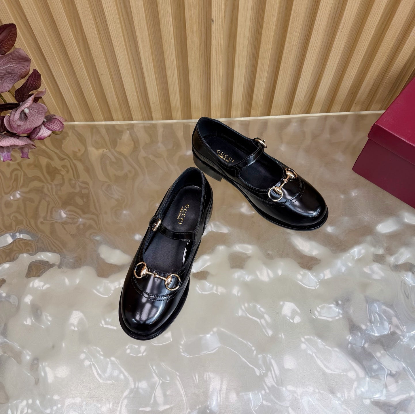 GG 26 Slip-on Black Sheepskin 589461