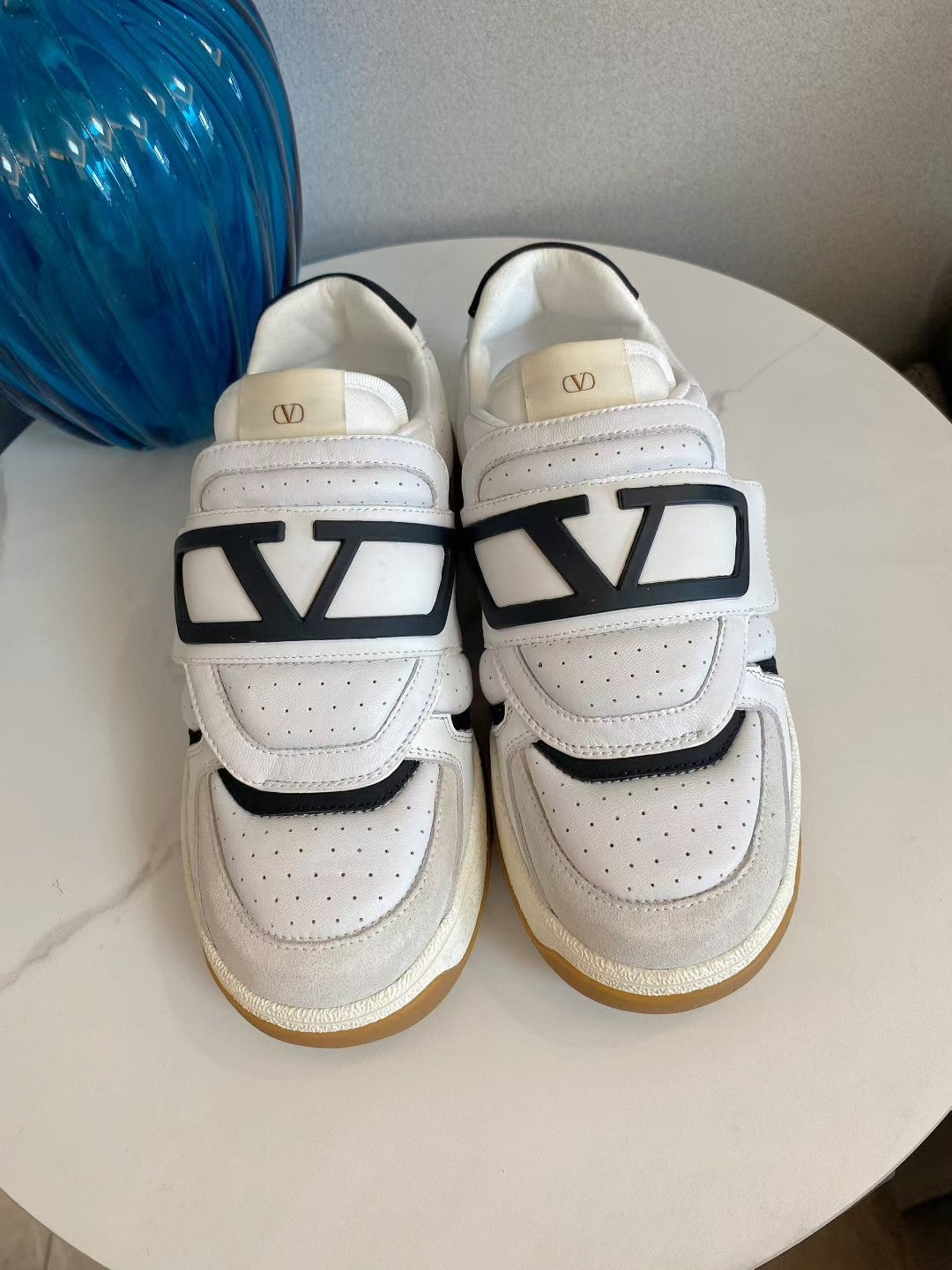 VT 25S Couple Sneakers White Black Calfskin Suede 563099